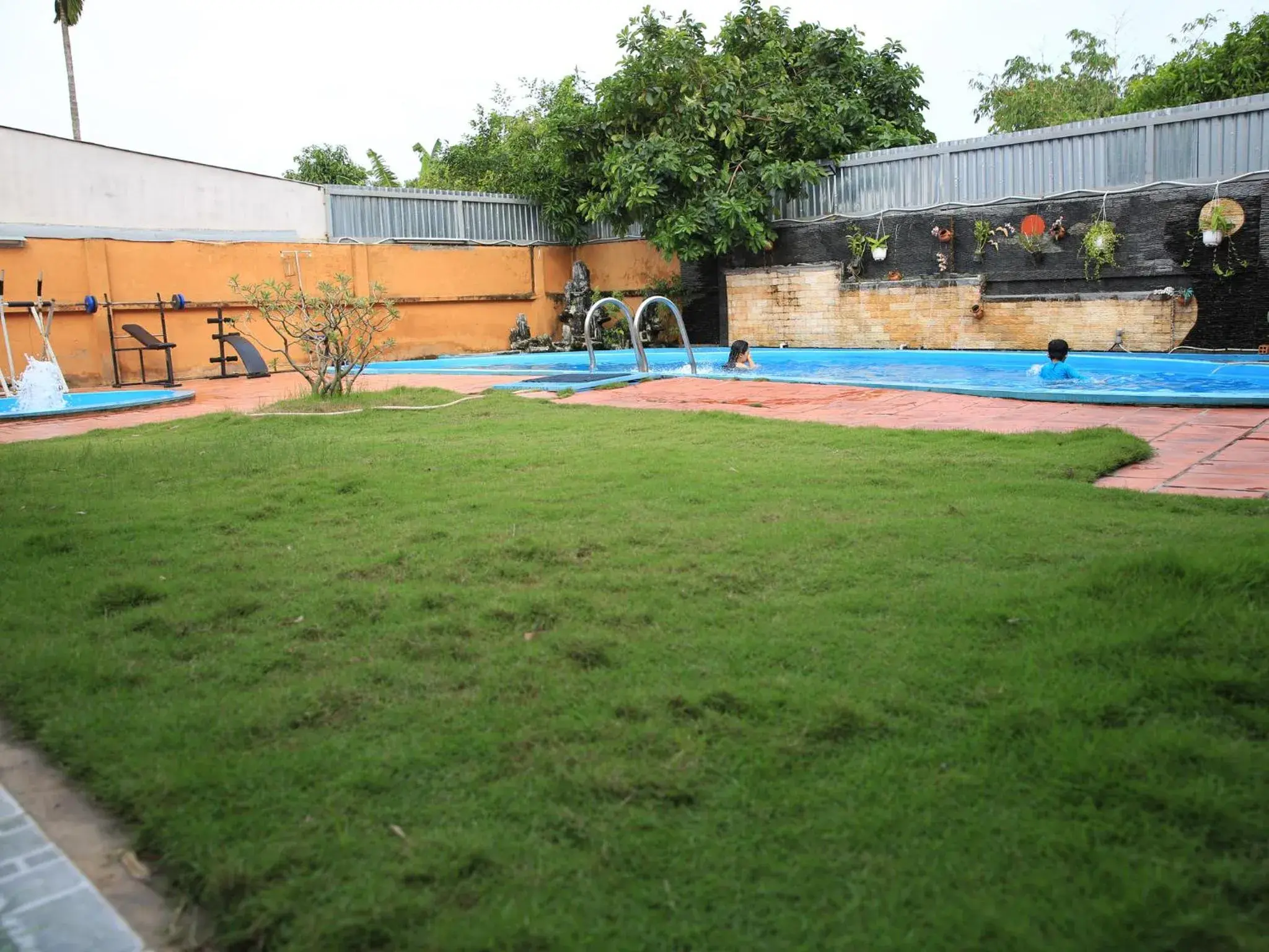 Garden, Swimming Pool in Hoa Phat Hotel & Apartment