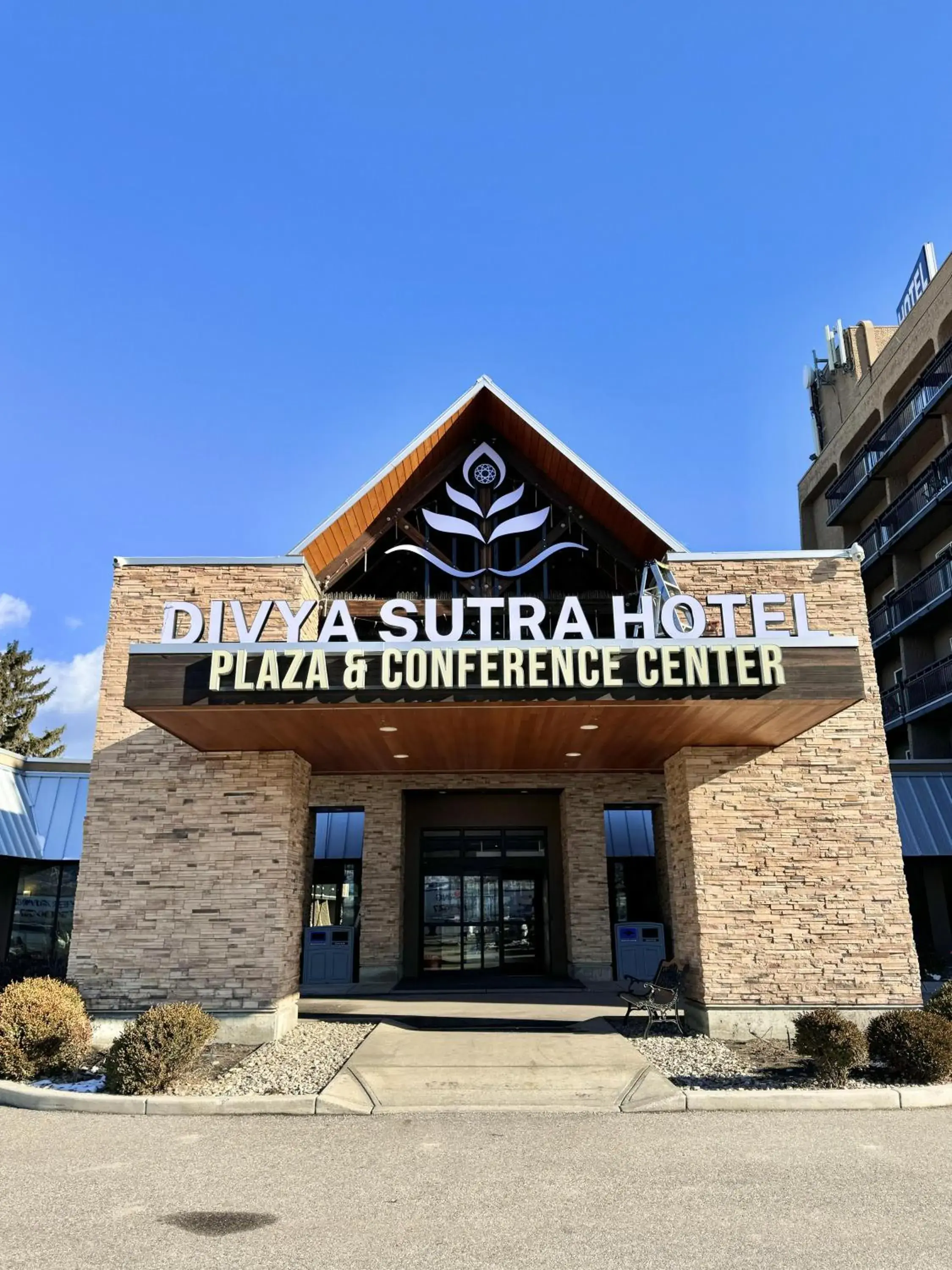 Property Building in DIVYA SUTRA Riviera Plaza and Conference Centre, Vernon, BC