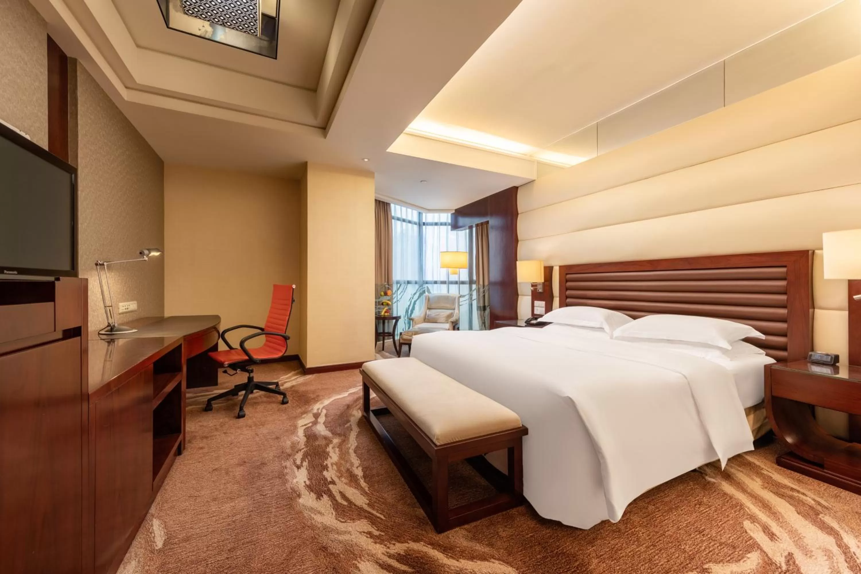 Photo of the whole room, Bed in Crowne Plaza Foshan by IHG