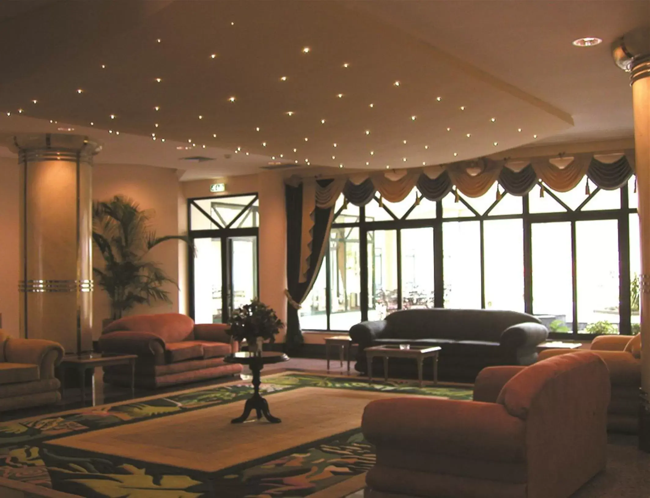 Communal lounge/ TV room, Seating Area in Hotel Vip Grand Maputo