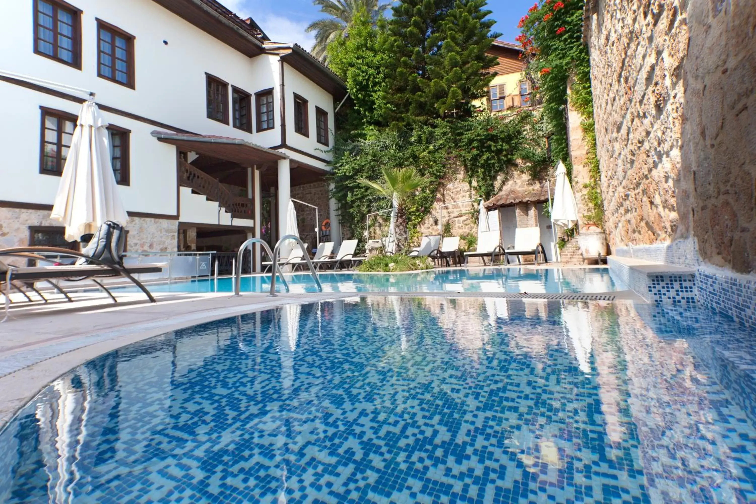 Facade/entrance, Swimming Pool in Dogan Hotel