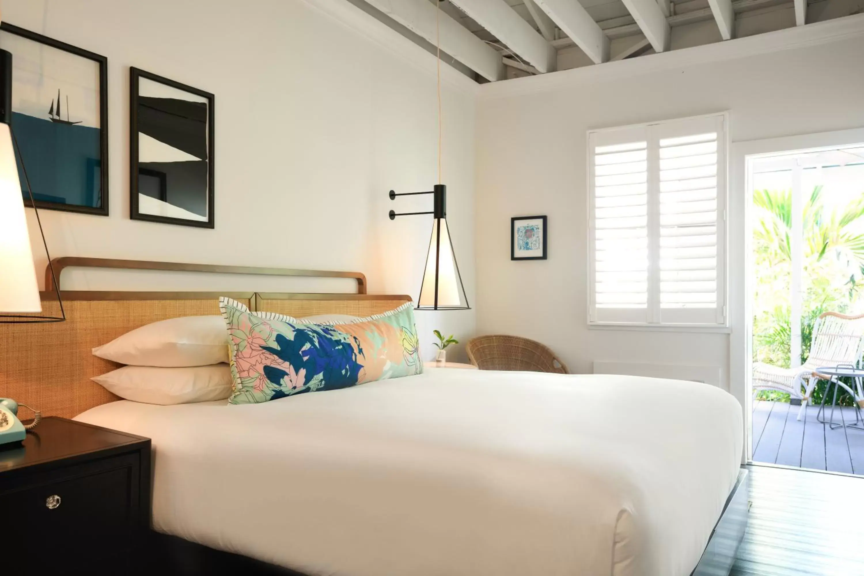 Photo of the whole room, Bed in Kimpton Ella's Cottages, an IHG Hotel