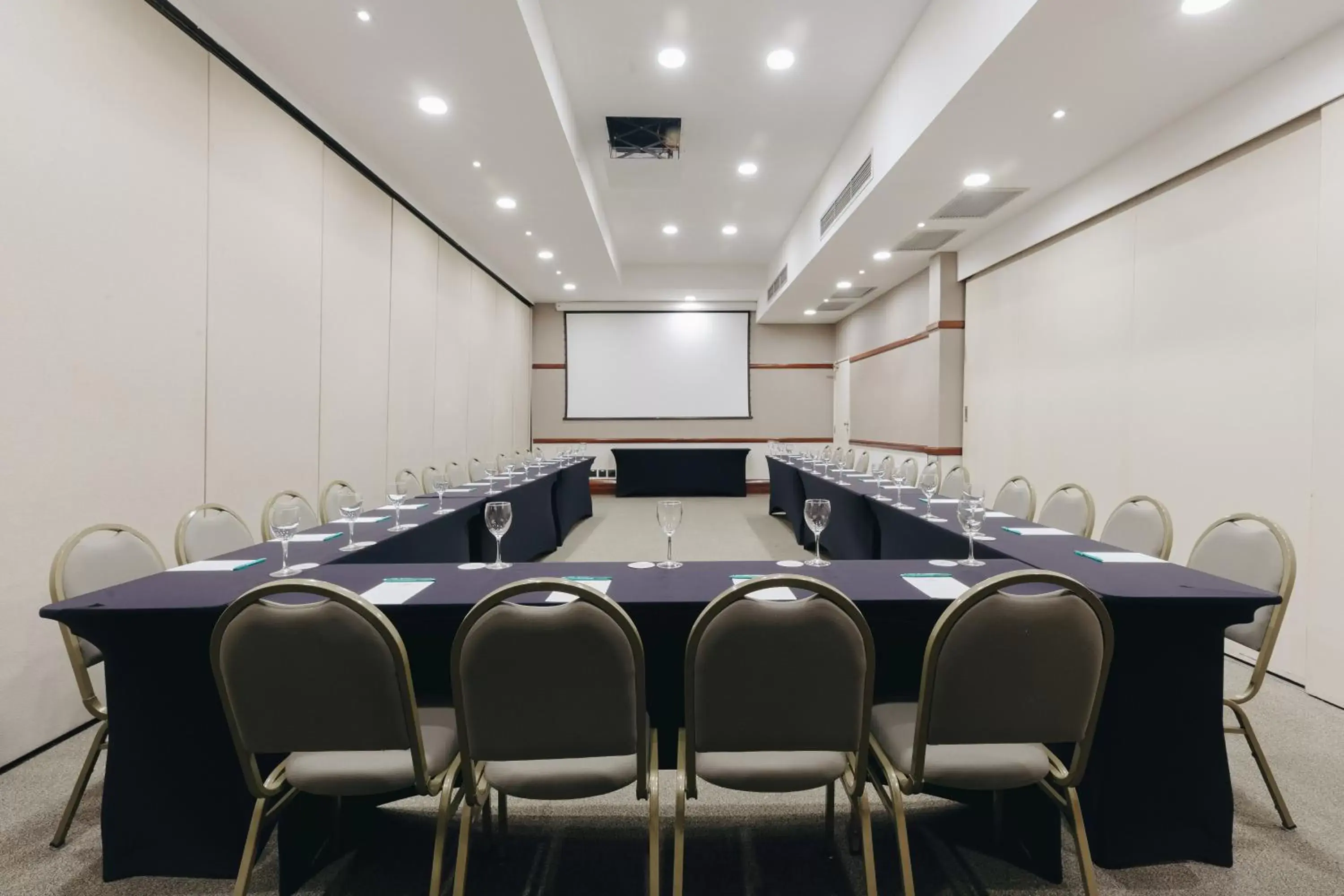 Meeting/conference room in Bourbon Curitiba Hotel & Suítes