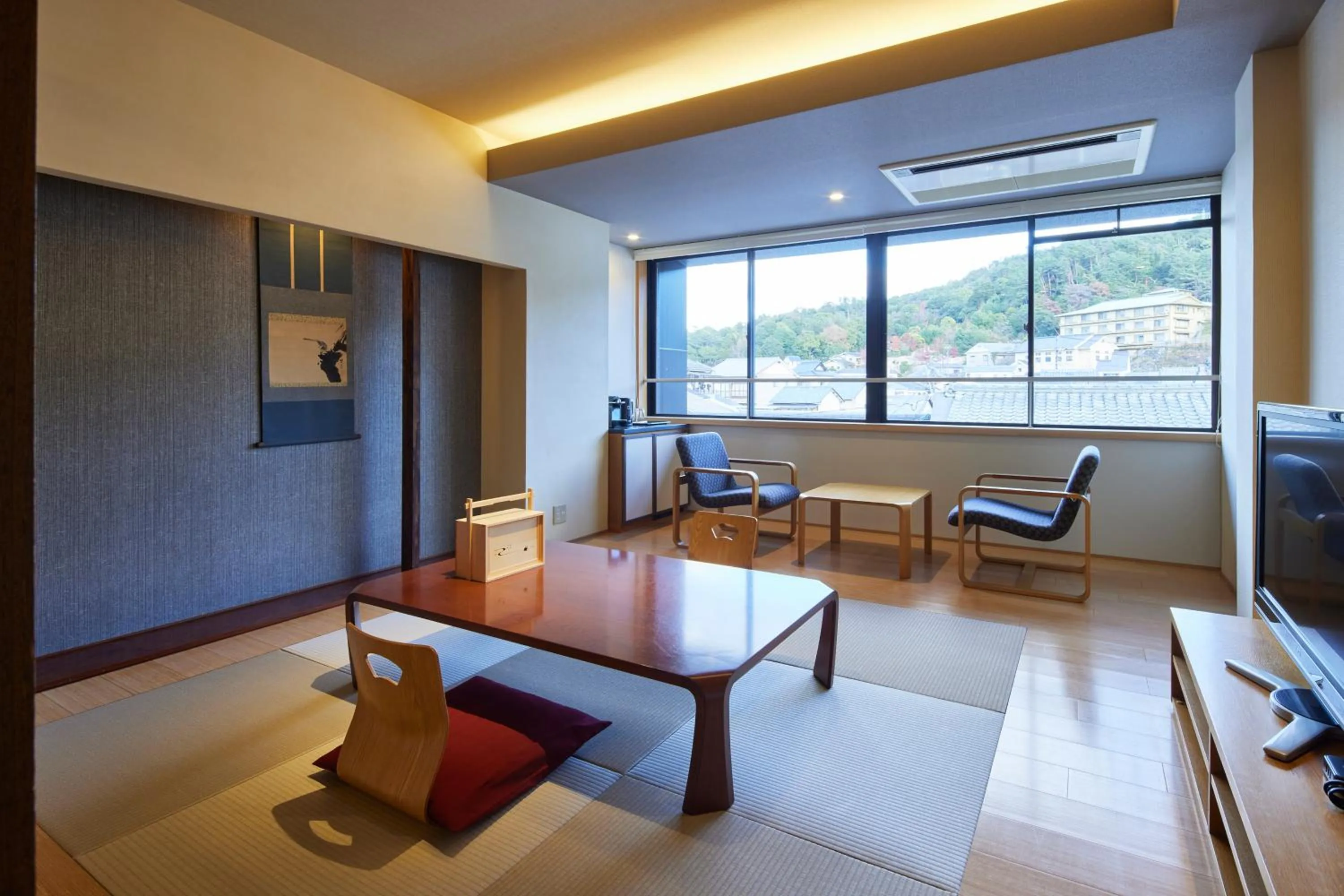 Photo of the whole room in 厳島いろは