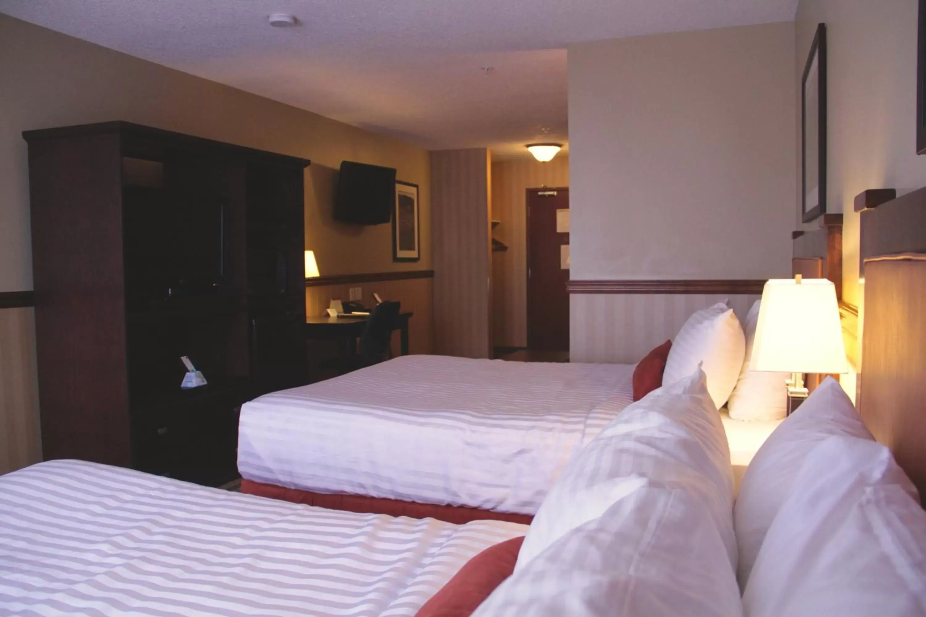 Bed in Best Western Diamond Inn Bed in Best Western Diamond Inn