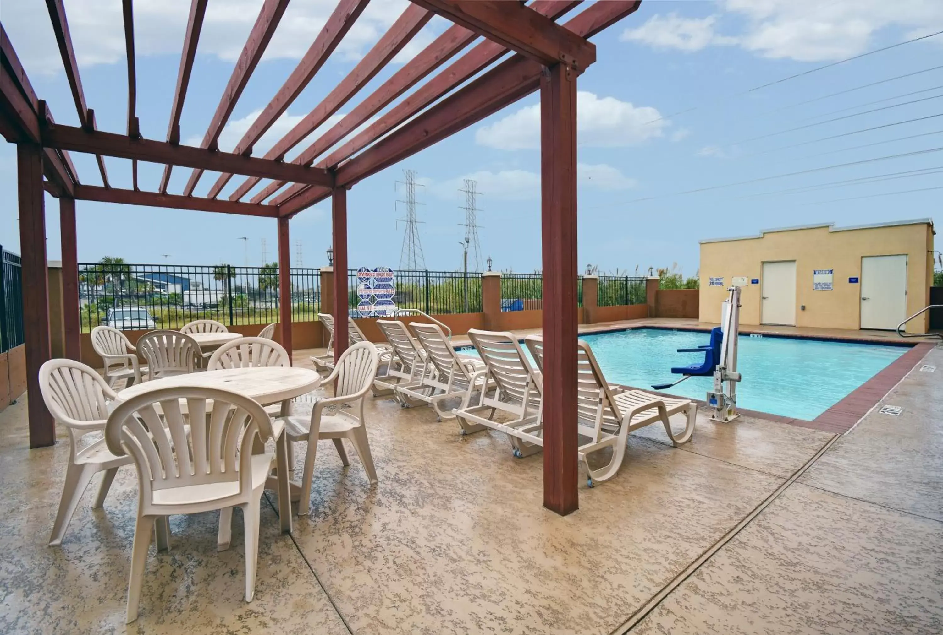 Swimming Pool in Galveston Inn & Suites Hotel