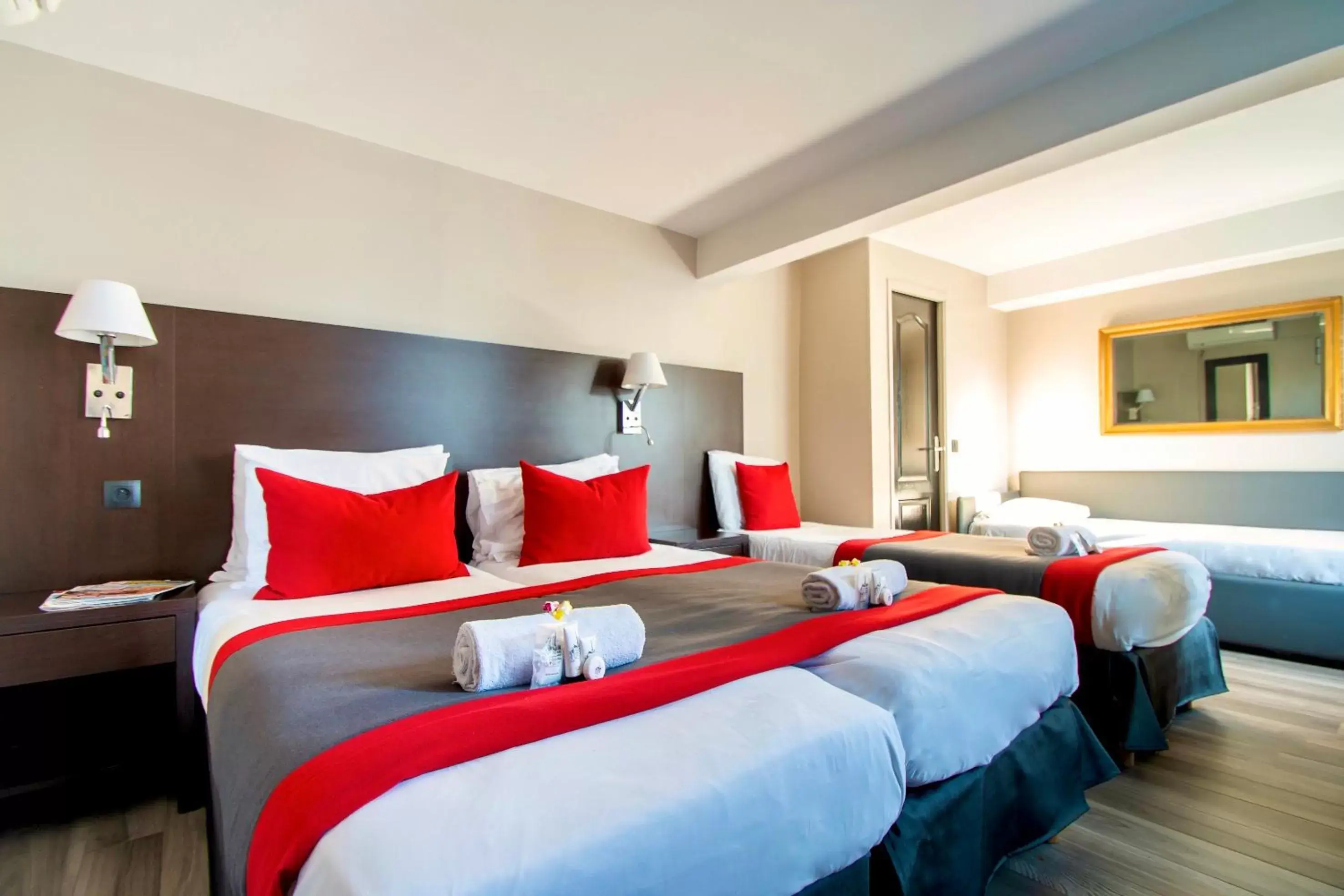Bed in Hotel Migny Opéra Montmartre