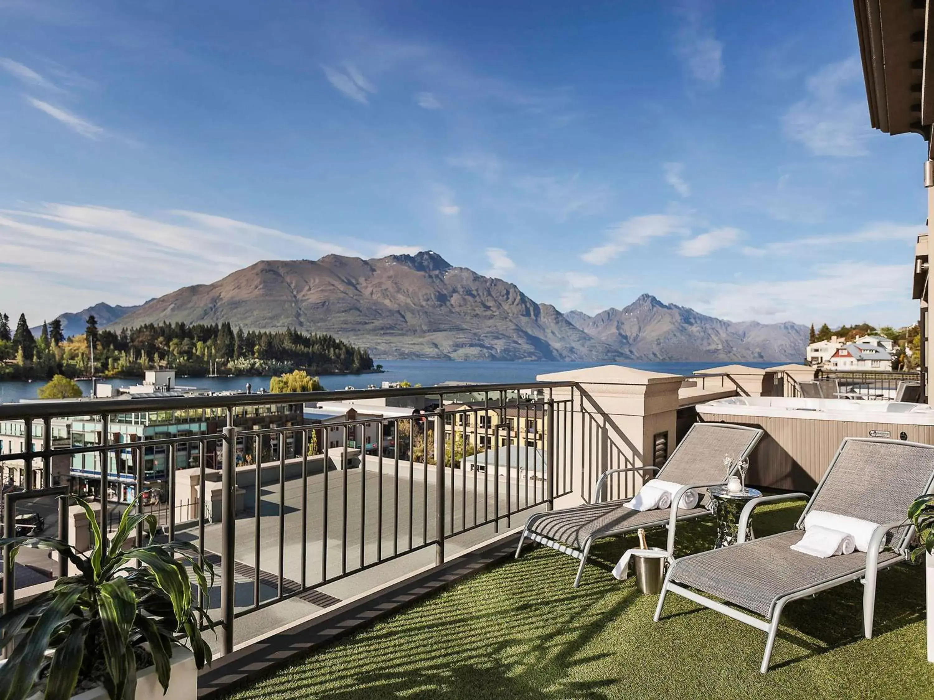 Bedroom, Mountain View in Sofitel Queenstown Hotel & Spa