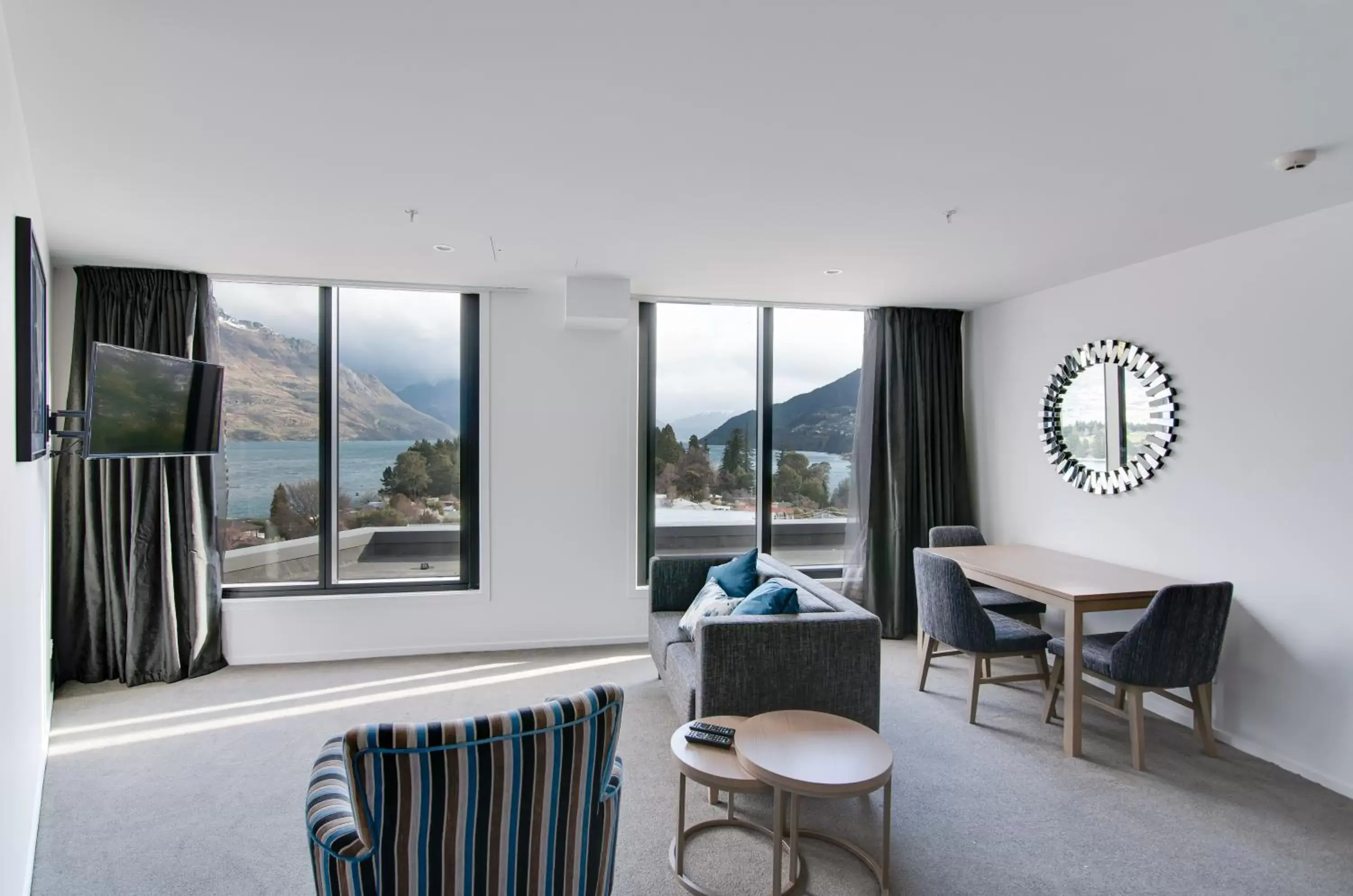 Living room in Ramada Queenstown Central