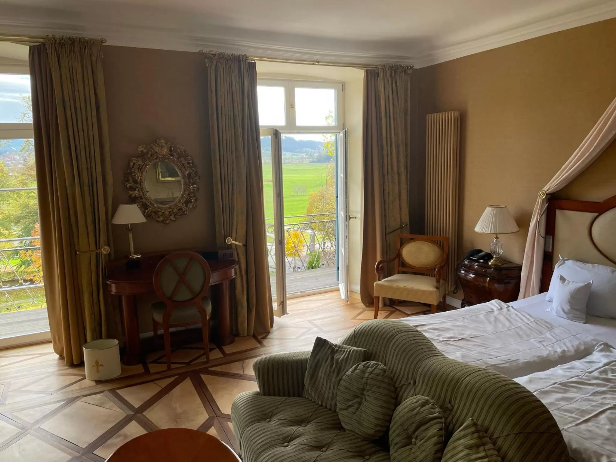 Bed in Schloss Neutrauchburg