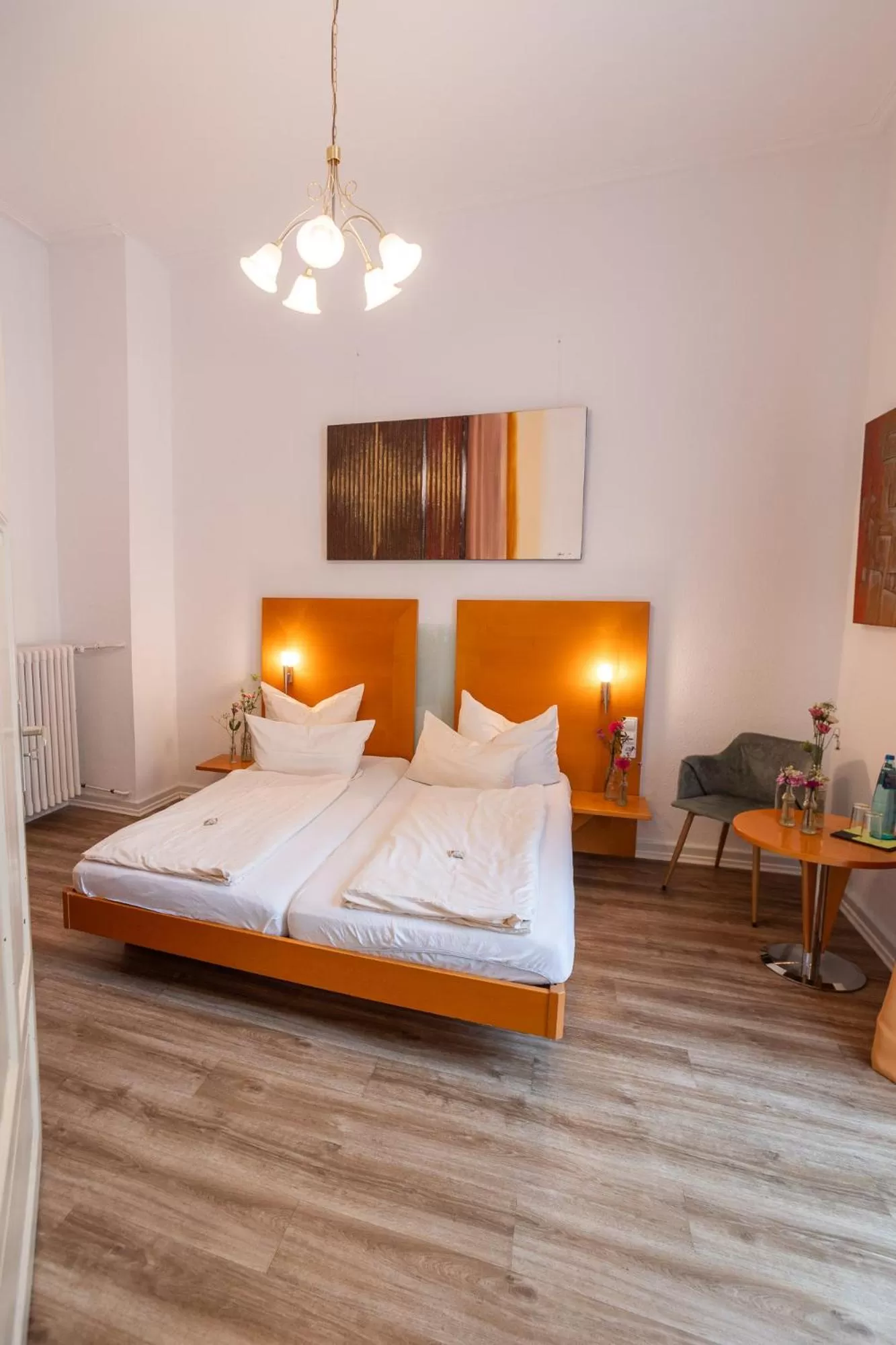 Photo of the whole room, Bed in Alleehaus