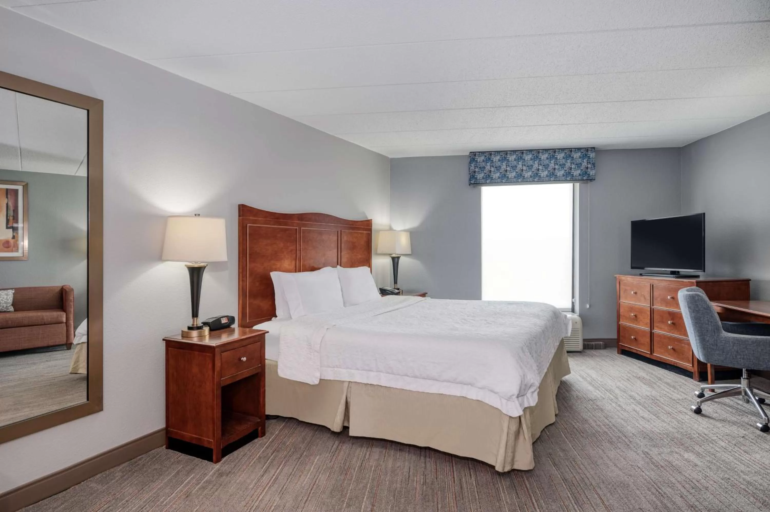 Bed in Hampton Inn Baltimore/White Marsh