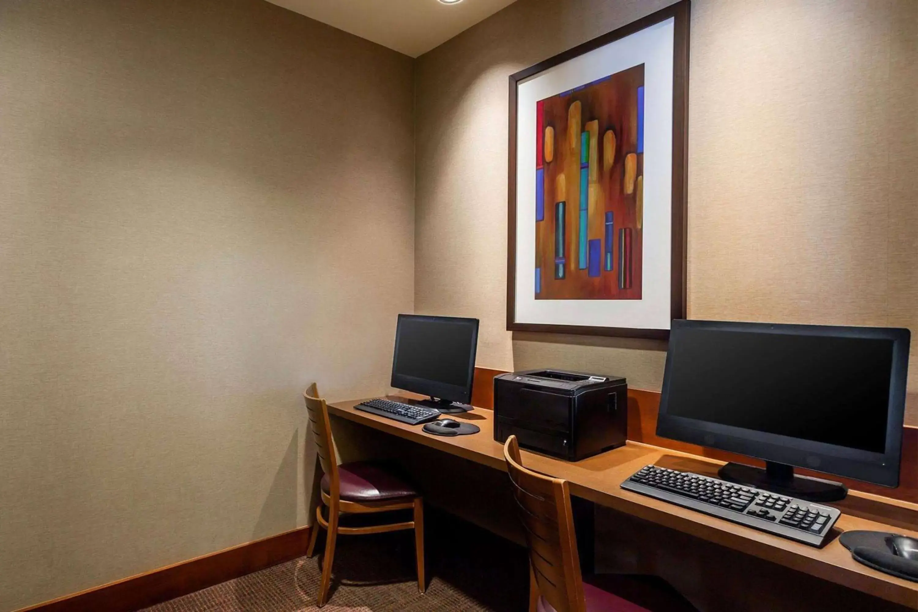 Business facilities, Business Area/Conference Room in Wyndham Garden Kansas City Airport