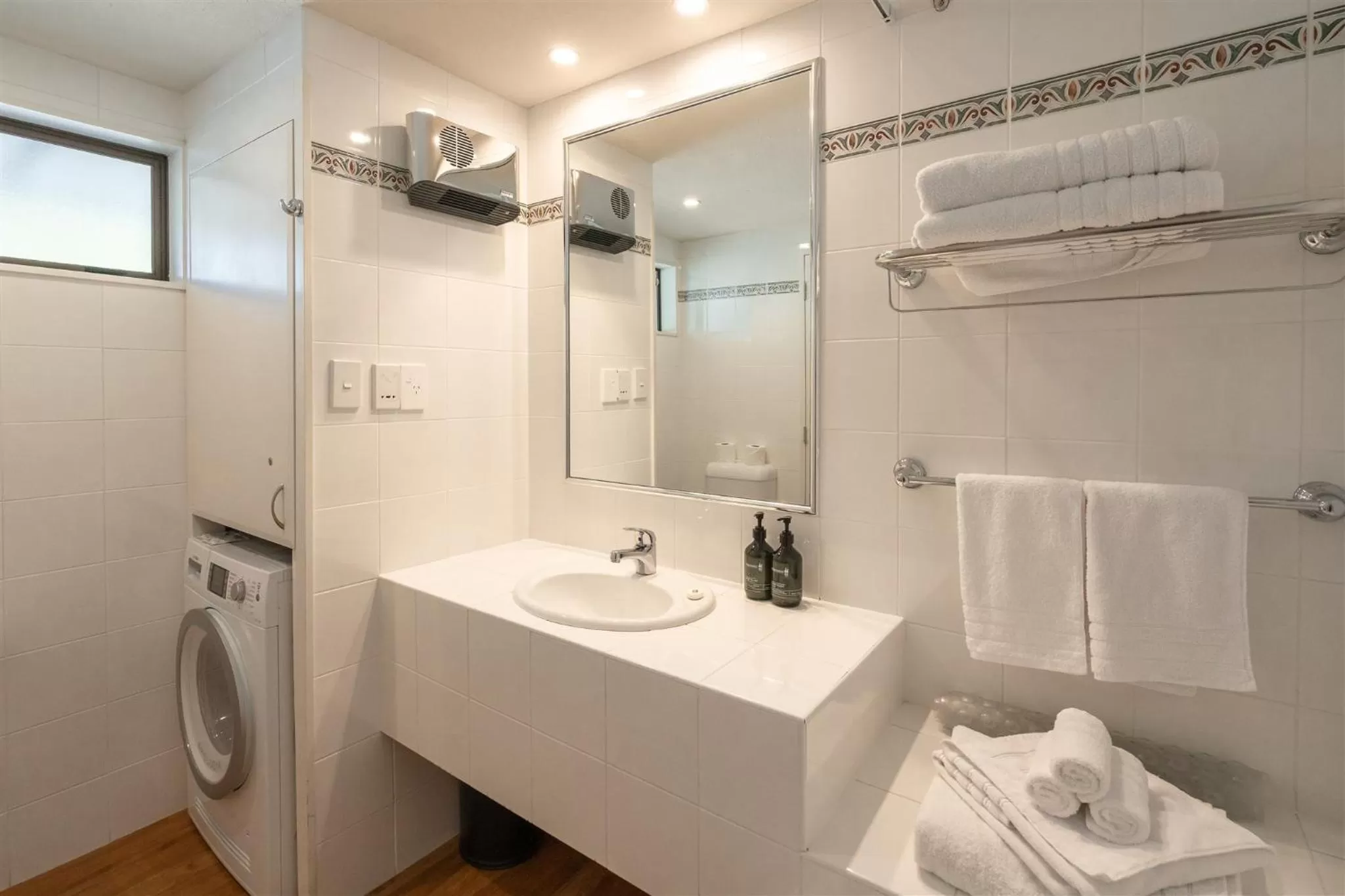 Shower in Edgewater Hotel