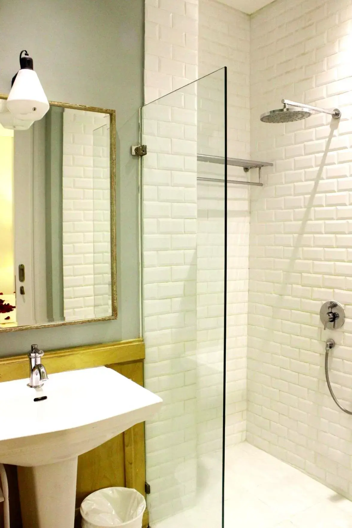 Shower, Bathroom in White Tree Residence