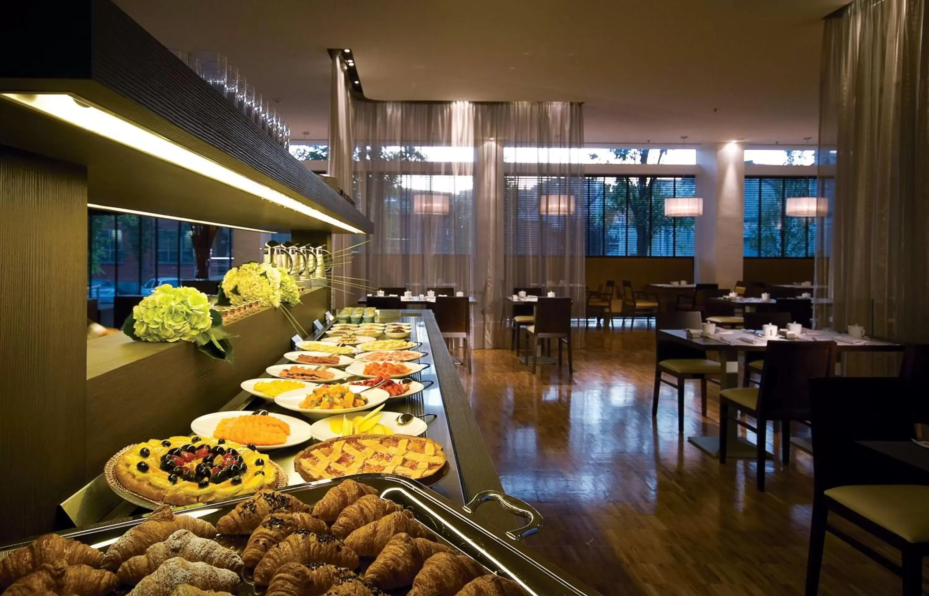 Dining area, Restaurant/Places to Eat in DoubleTree By Hilton Milan