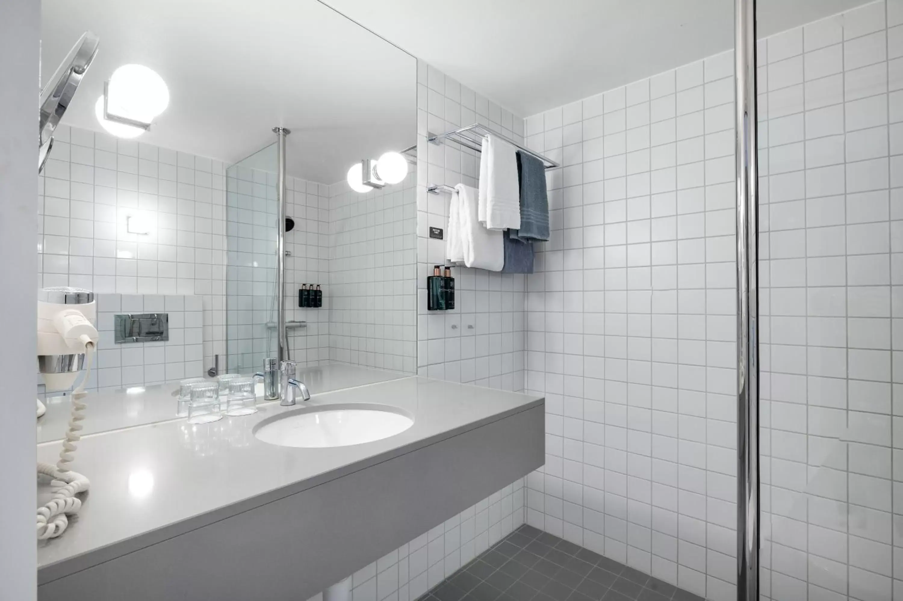 Shower, Bathroom in Clarion Hotel Tyholmen