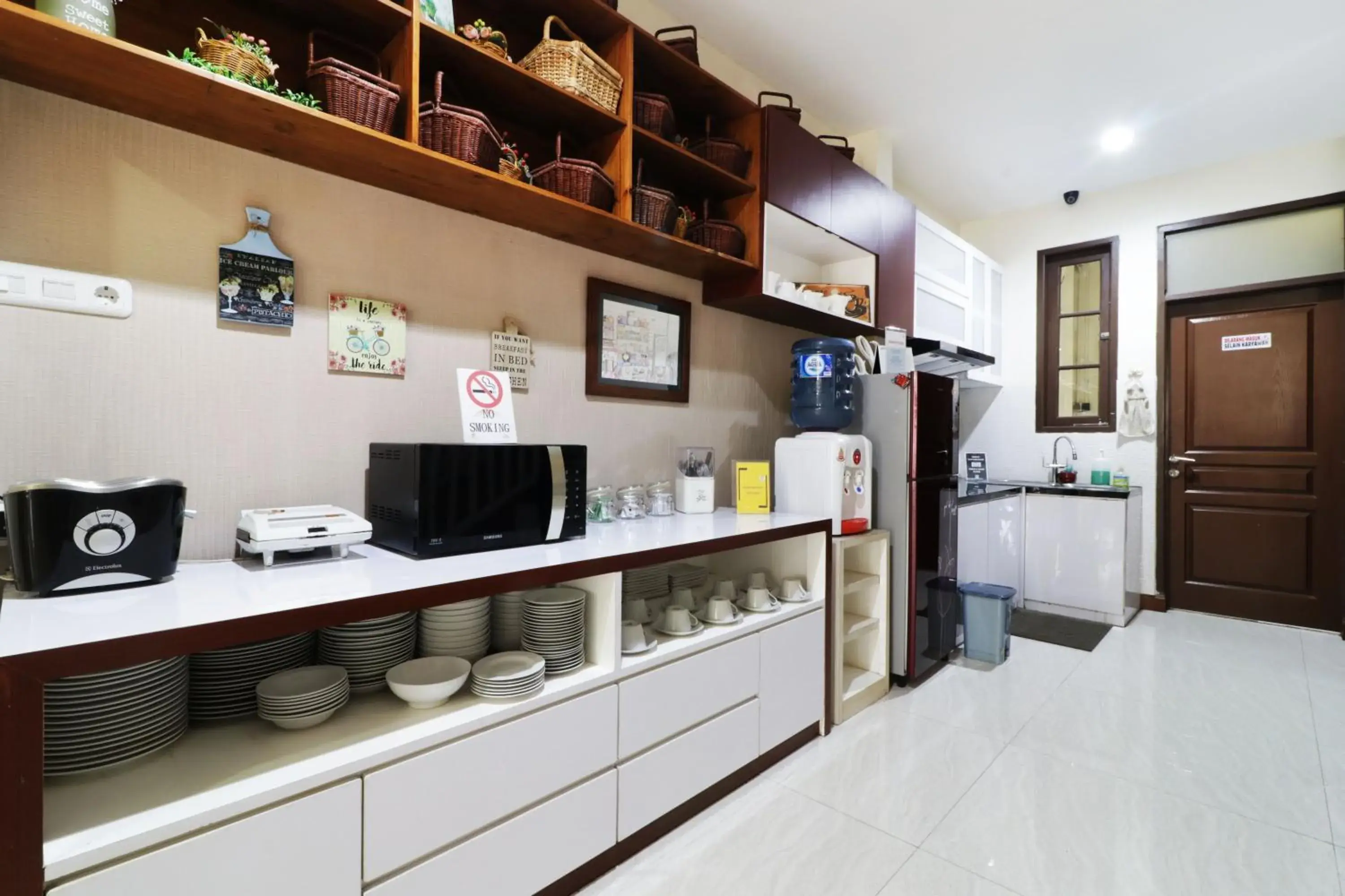 Communal kitchen, Kitchen/Kitchenette in Jayagiri Guesthouse