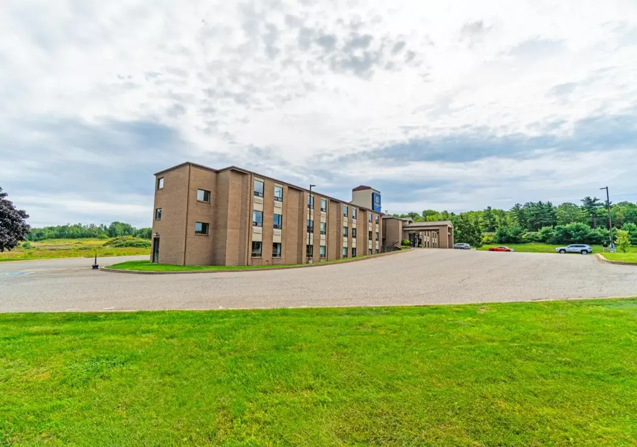 Property Building in Slumber Inn