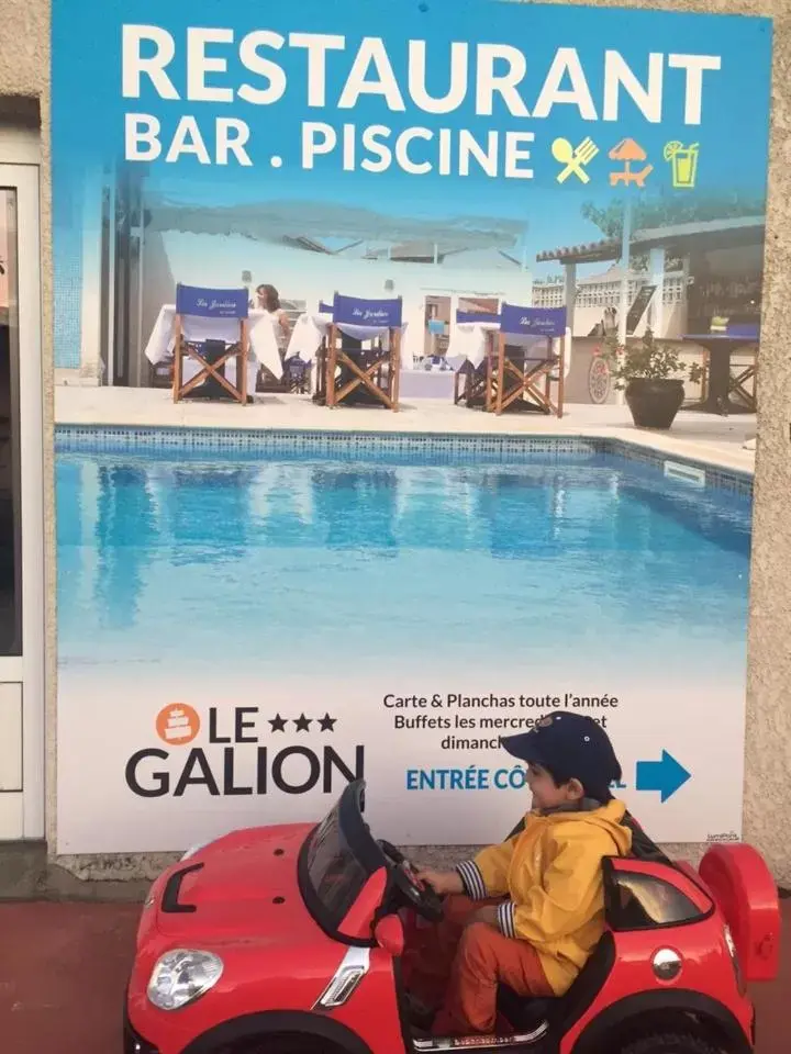 Family in Le Galion Hotel et Restaurant Canet Plage - Logis