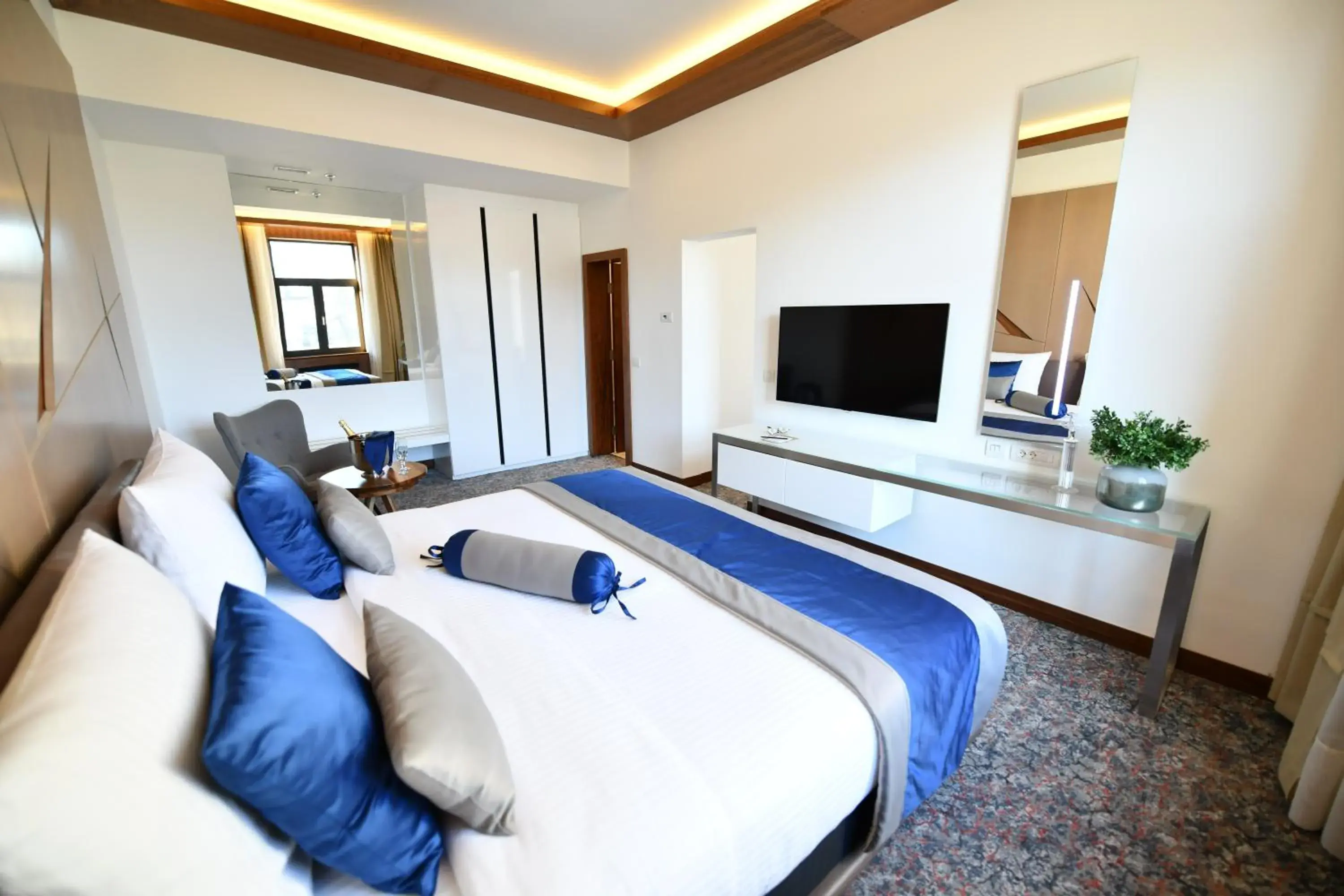 Bedroom, Bed in Hotel Austria & Bosna