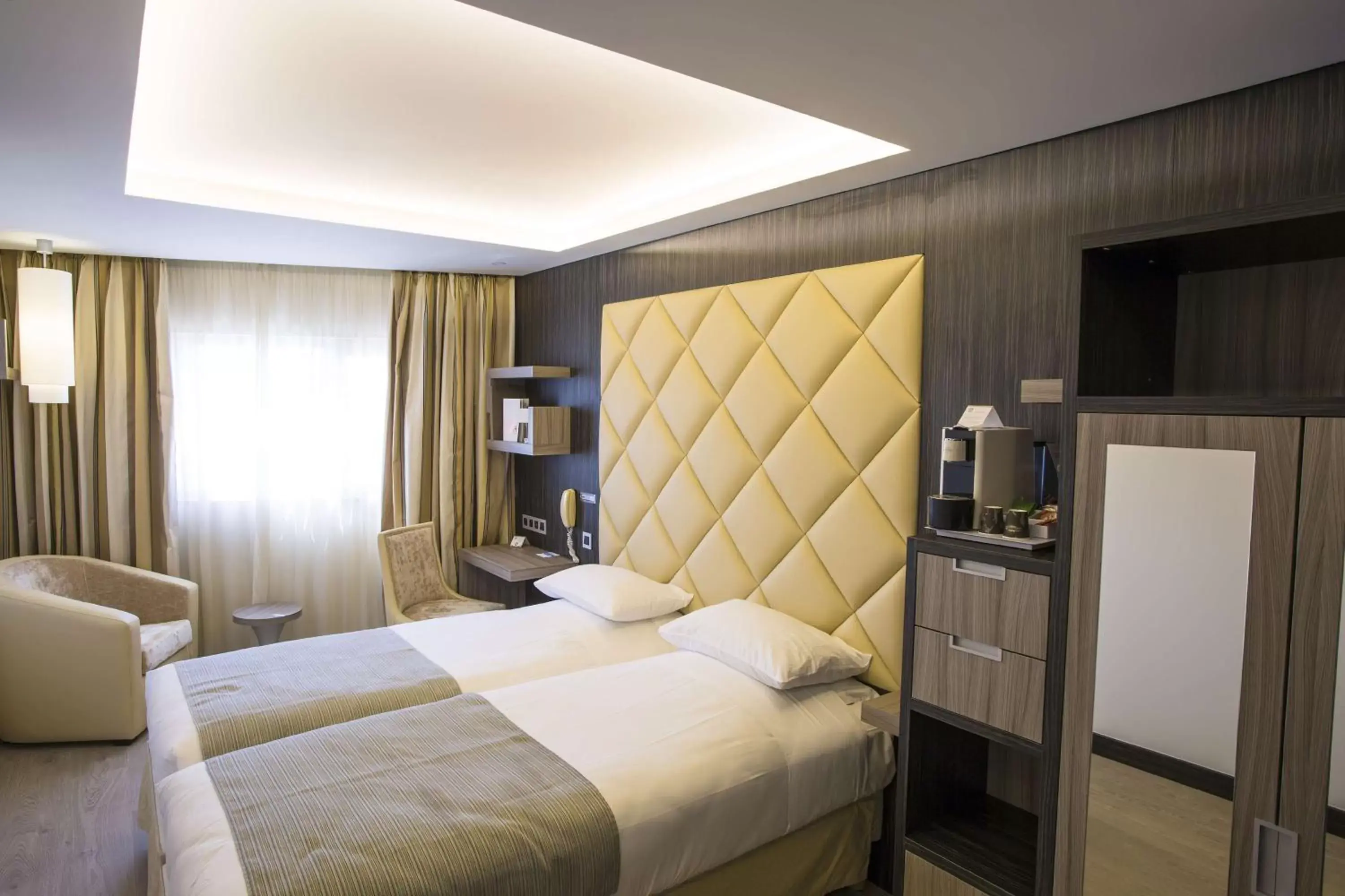 Bedroom, Bed in Best Western Plus Cannes Riviera