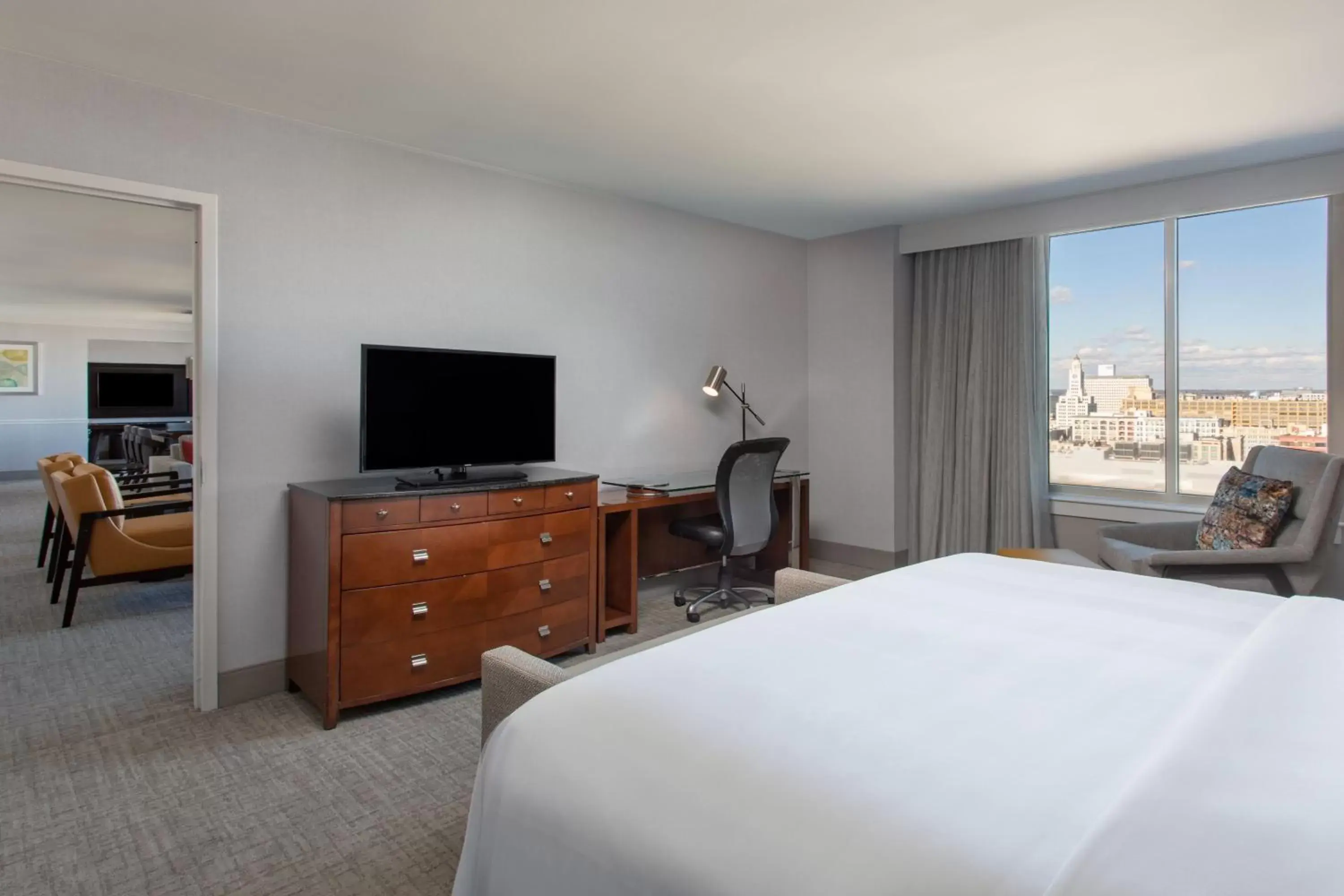 Photo of the whole room, TV/Entertainment Center in Philadelphia Marriott Downtown