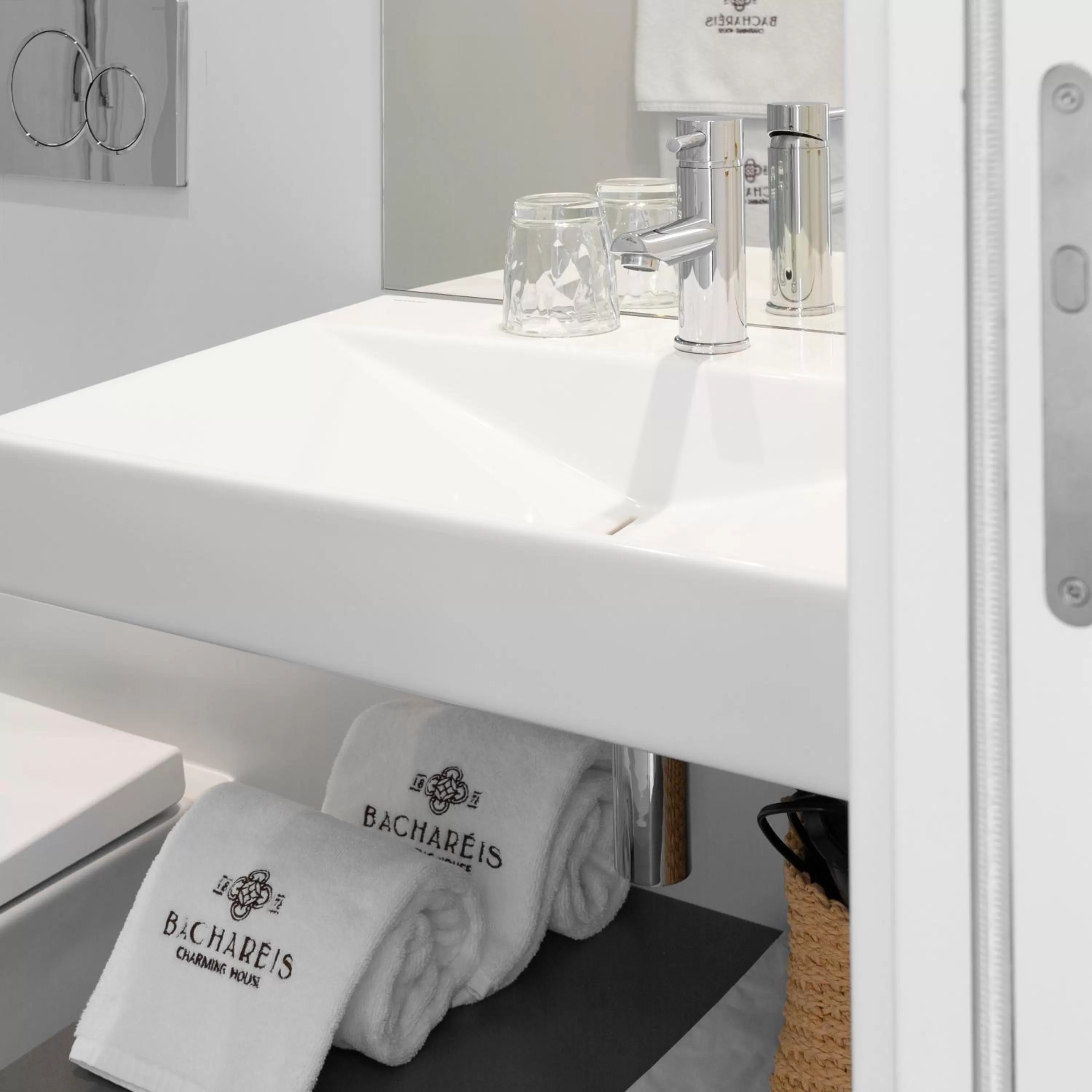 Bathroom, Bed in Bacharéis Charming House