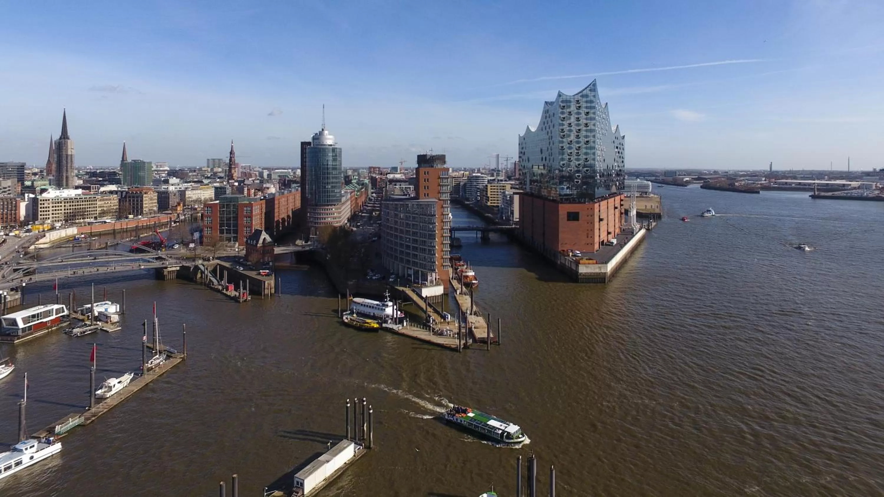 Nearby landmark in THE MADISON Hotel Hamburg