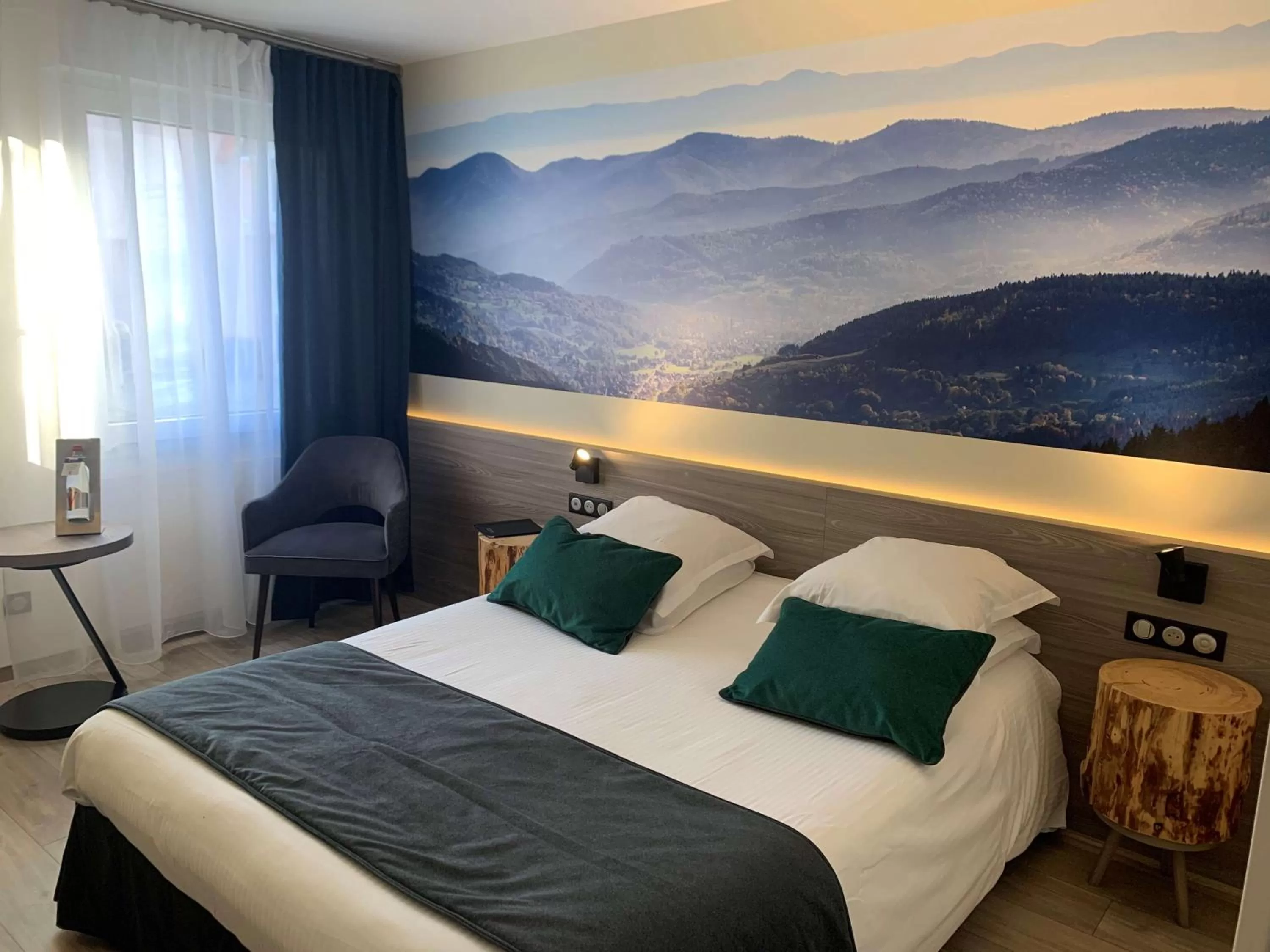 Photo of the whole room, Bed in Best Western Plus La Fayette Hotel et SPA