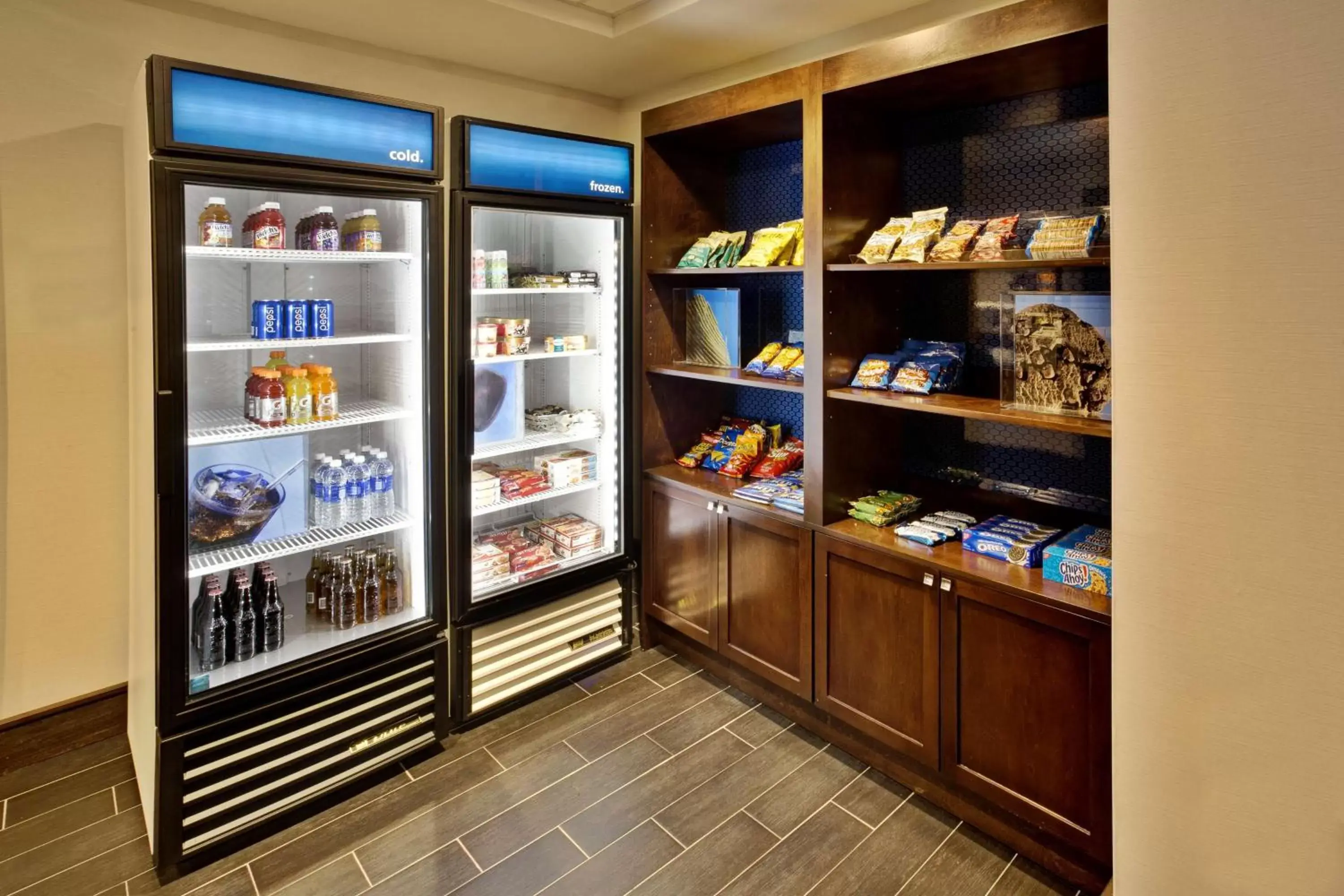 Restaurant/places to eat in Hampton Inn Niagara Falls/ Blvd Restaurant/places to eat in Hampton Inn Niagara Falls/ Blvd