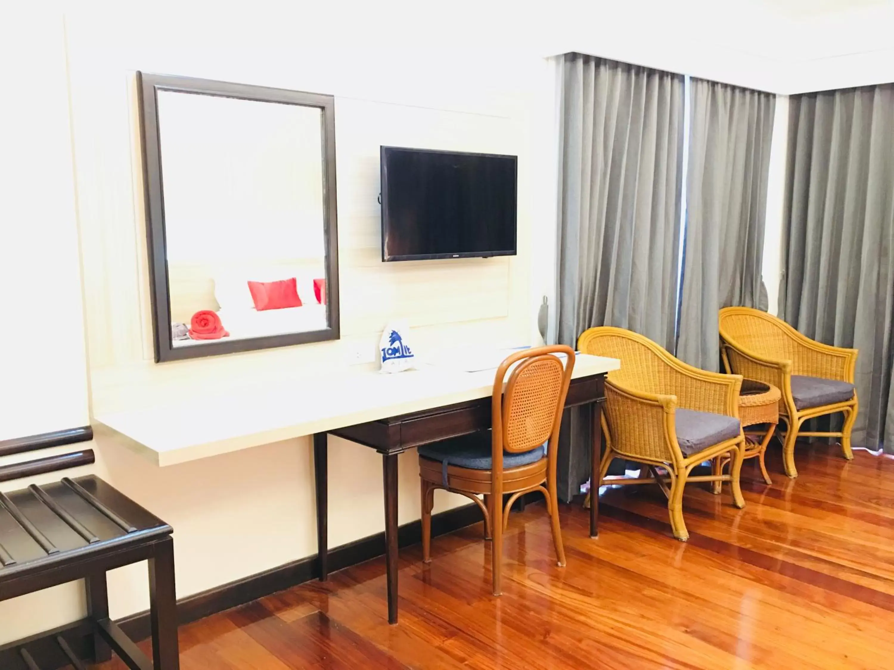 Living room, TV/Entertainment Center in Grand Jomtien Palace Hotel - SHA Extra Plus