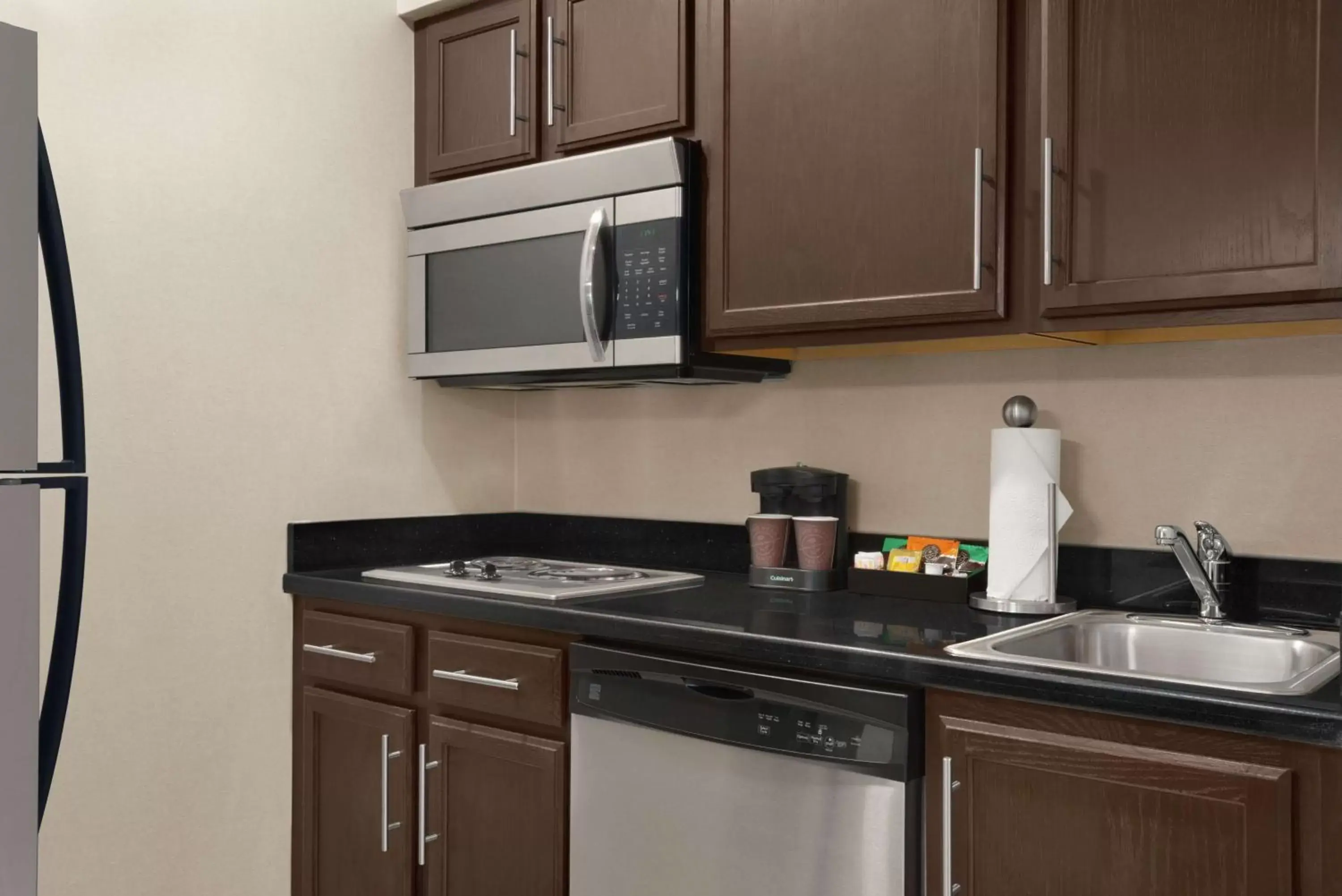 Kitchen or kitchenette, Kitchen/Kitchenette in Homewood Suites Fort Wayne