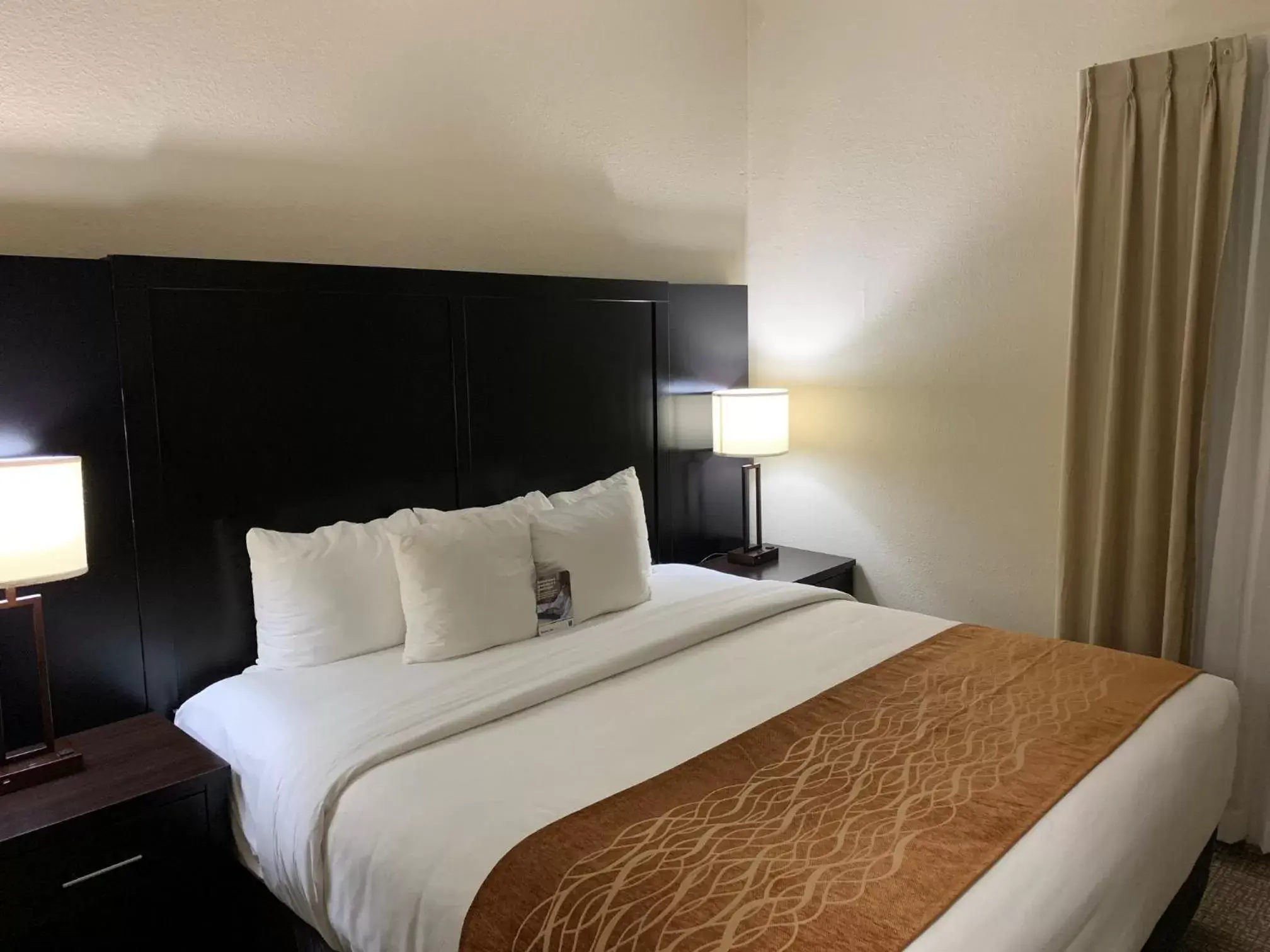 Bed in Comfort Inn & Suites Atlanta Smyrna