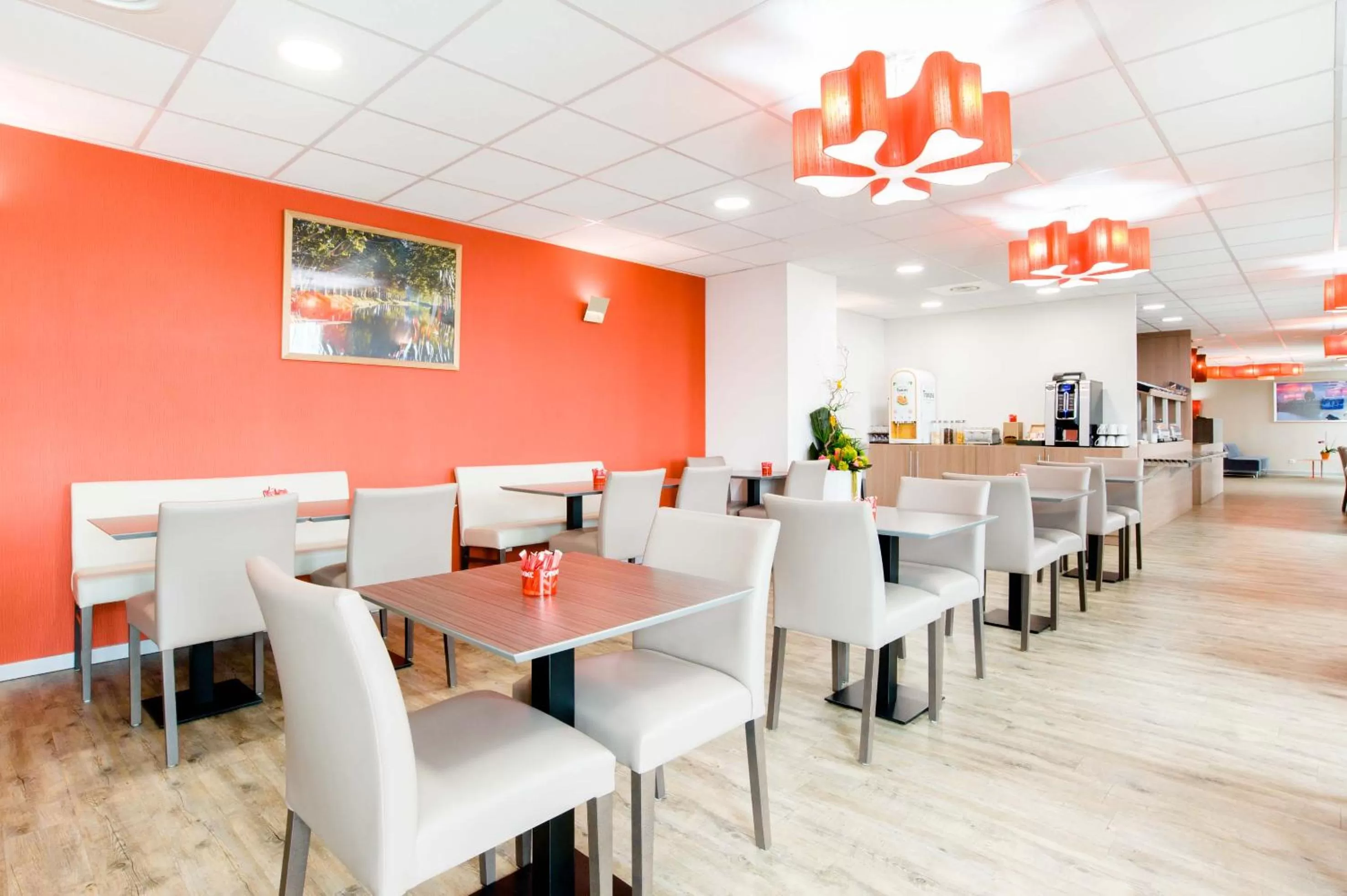 Restaurant/places to eat in Dios Hotel