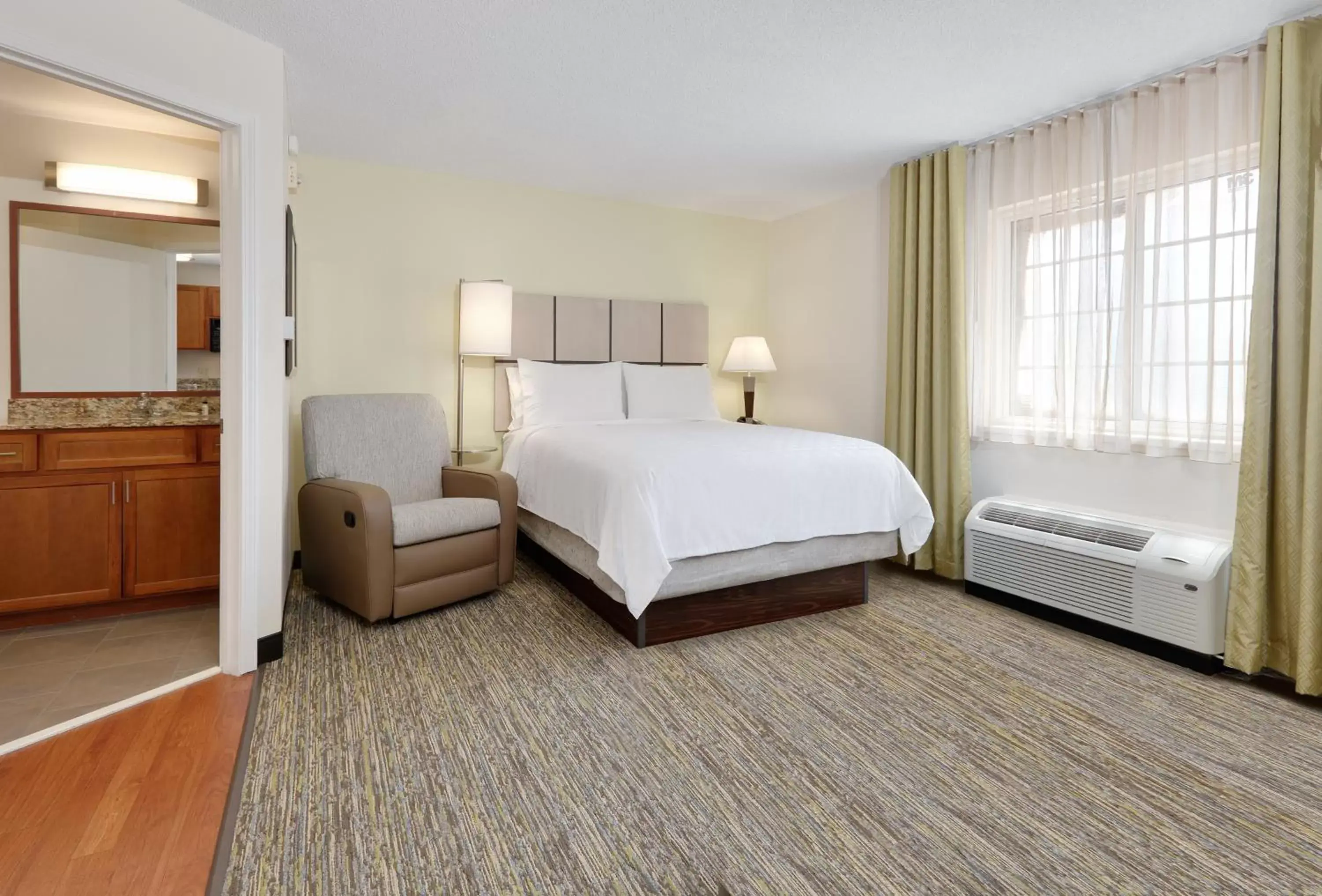 Photo of the whole room, Bed in Candlewood Suites Salina, an IHG Hotel