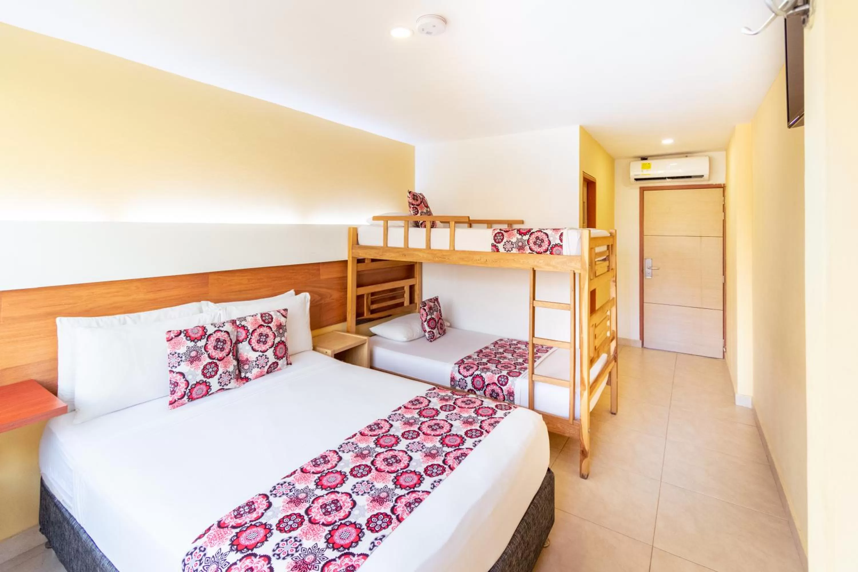 Bed in Hotel Portobahia Santa Marta Rodadero