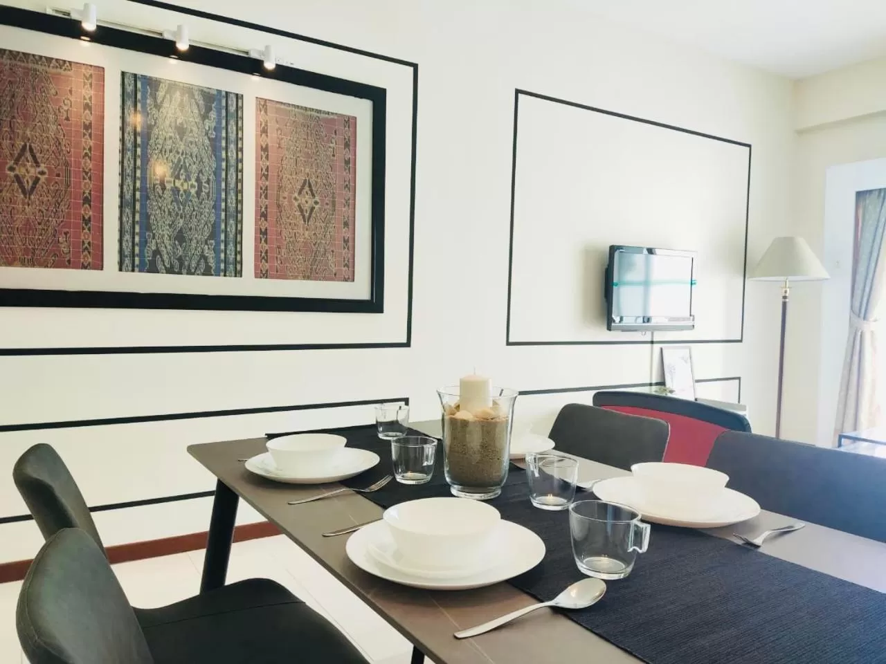 Decorative detail, Dining Area in Seaview Suite at Rainbow Paradise