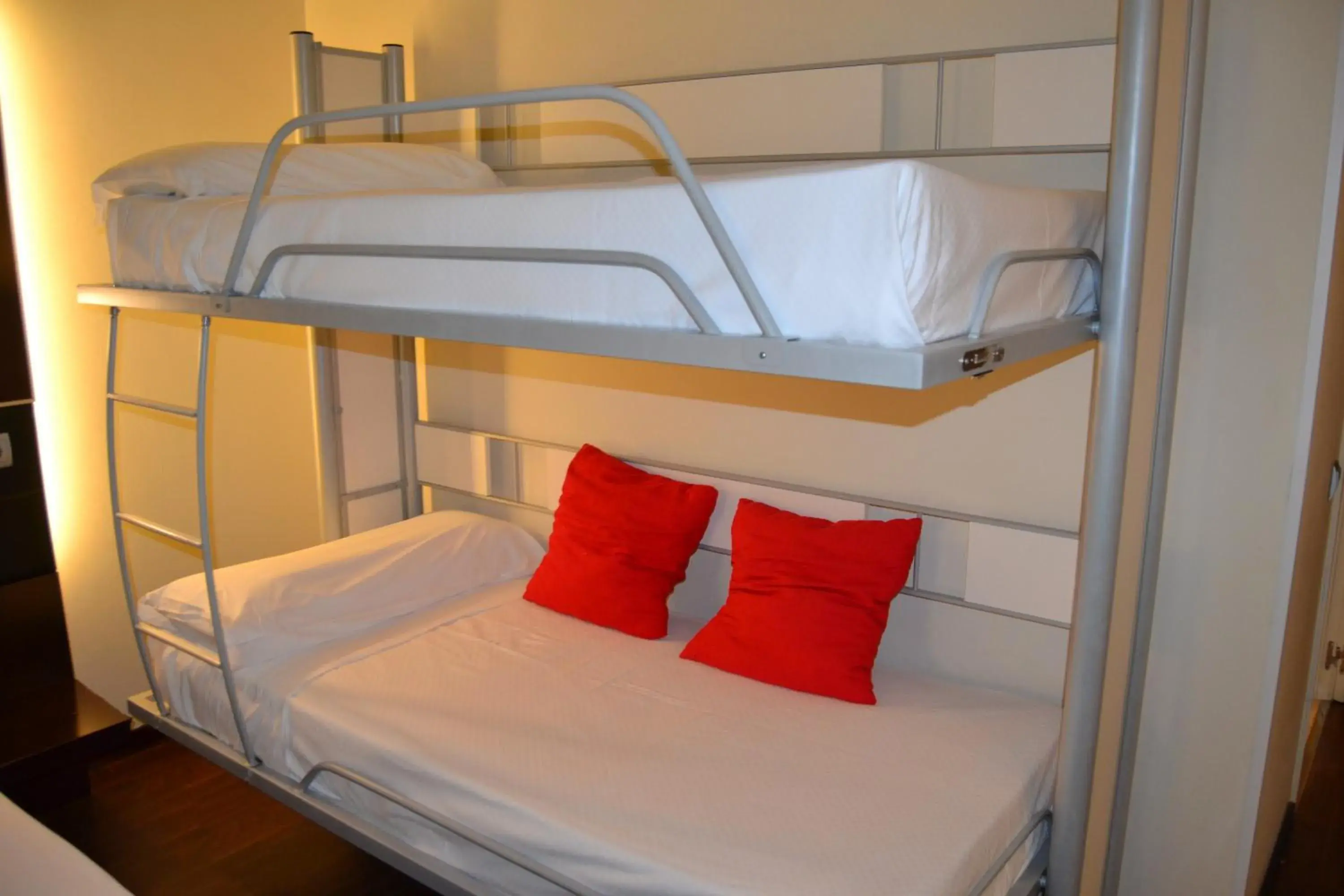 Bunk Bed in Hotel Ceuta Puerta de Africa