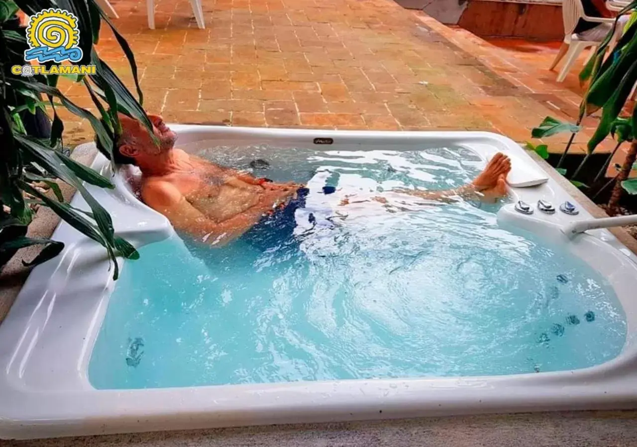 Swimming pool in Cotlamani Hotel Aventura