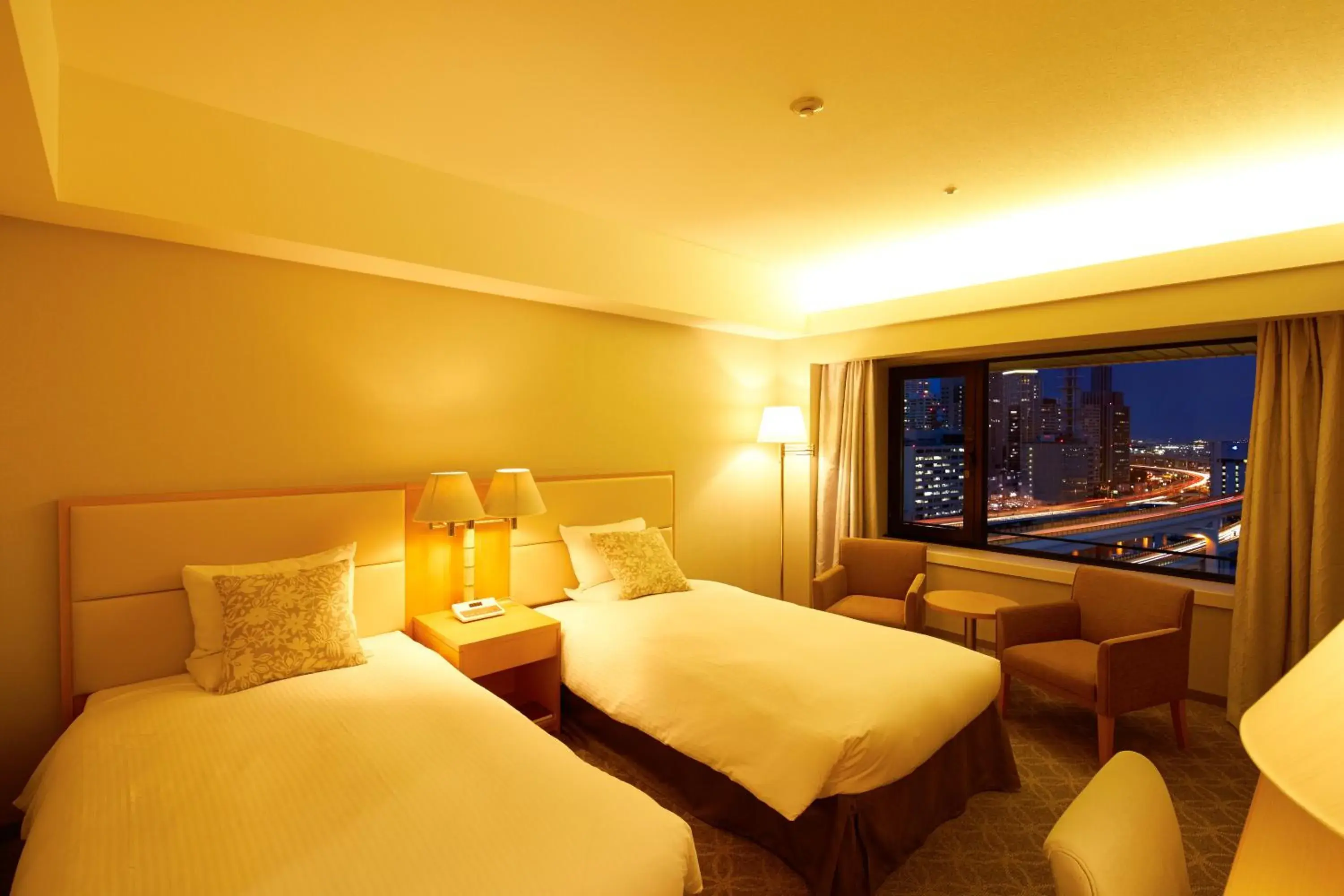 Photo of the whole room, Bed in Hotel Okura Kobe