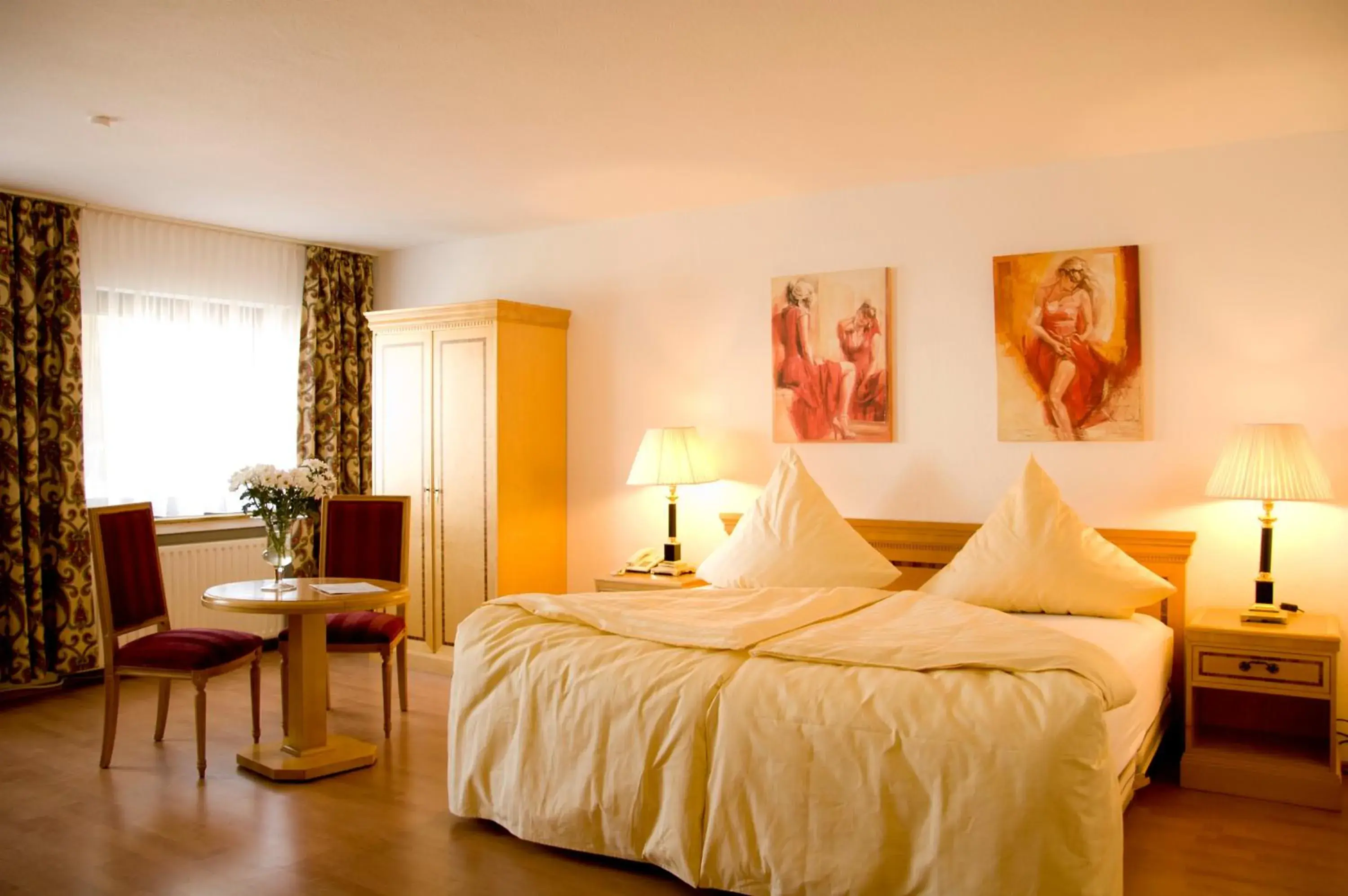 Photo of the whole room, Bed in Hotel Kolner Hof Refrath