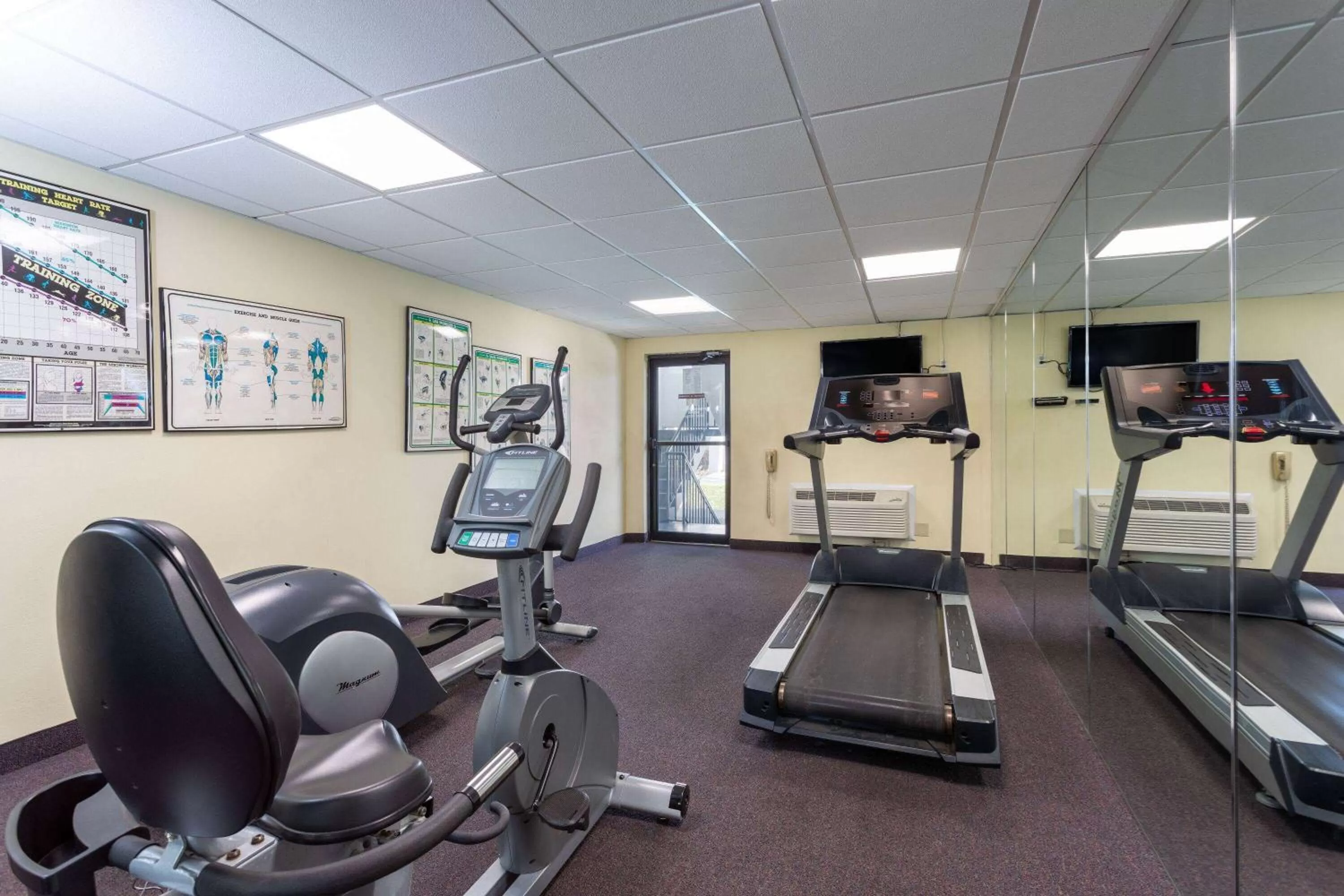 Fitness centre/facilities in Ramada by Wyndham Altamonte Springs Near I-4