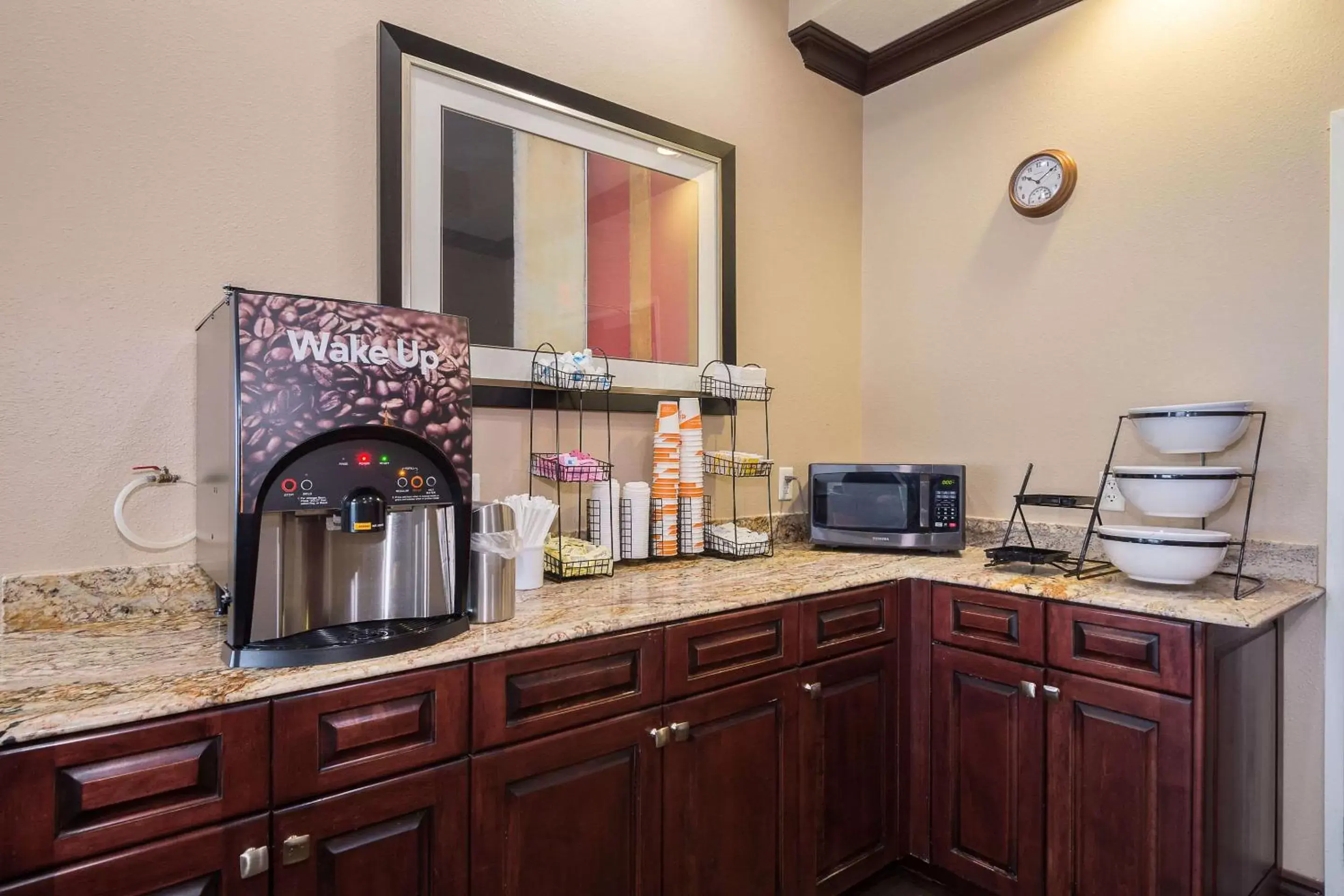 Restaurant/places to eat, Kitchen/Kitchenette in Comfort Inn & Suites Maingate South