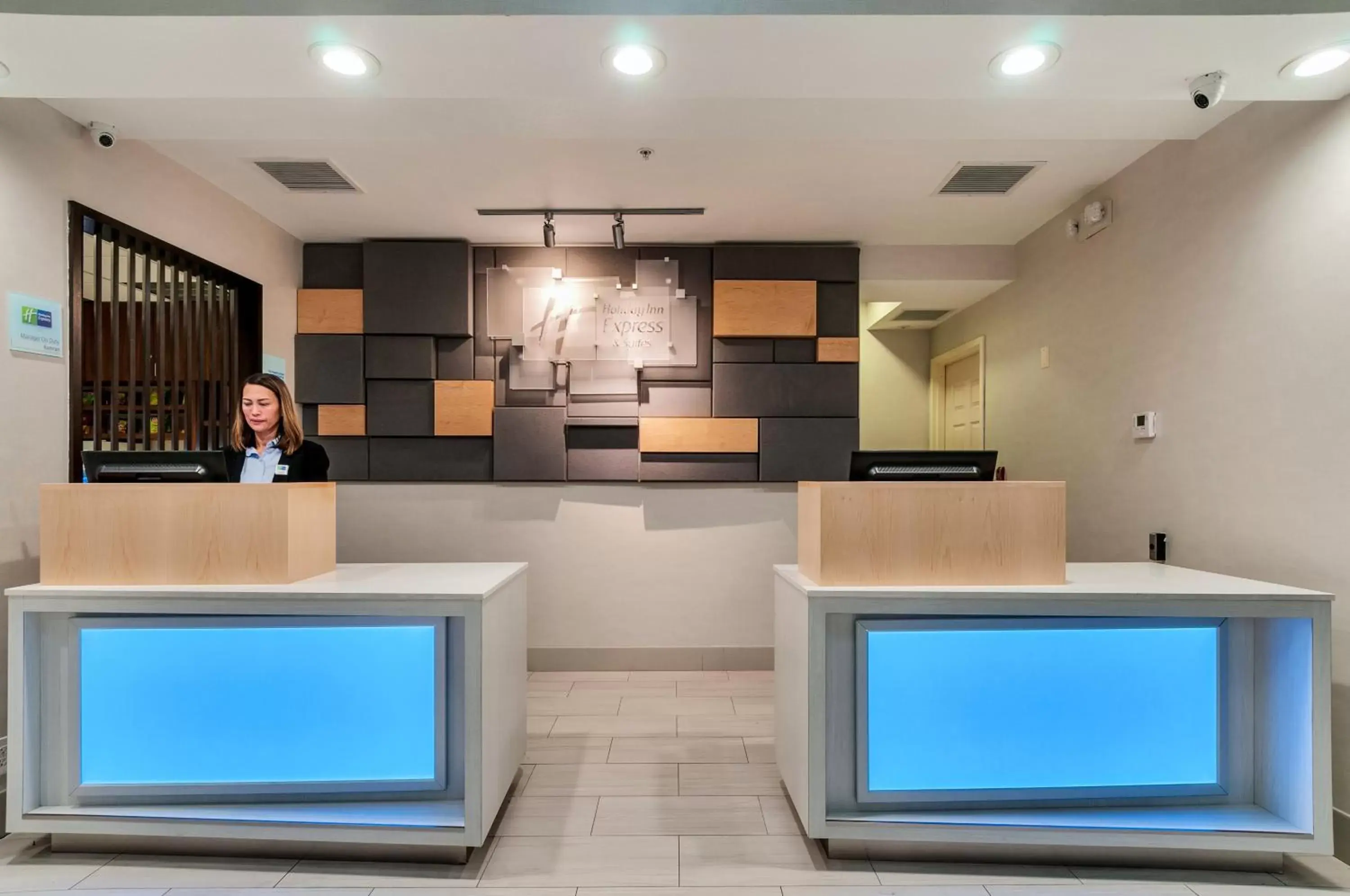 Property building, Lobby/Reception in Holiday Inn Express Hotel & Suites Lake Elsinore, an IHG Hotel