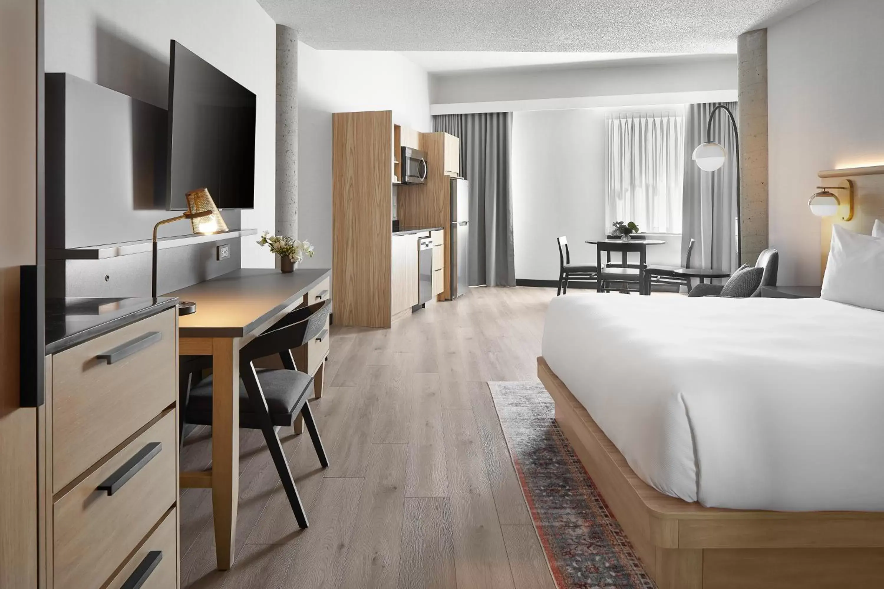 Kitchen or kitchenette, Bed in Hôtel MOCO Valleyfield Kitchen or kitchenette, Bed in Hôtel MOCO Valleyfield