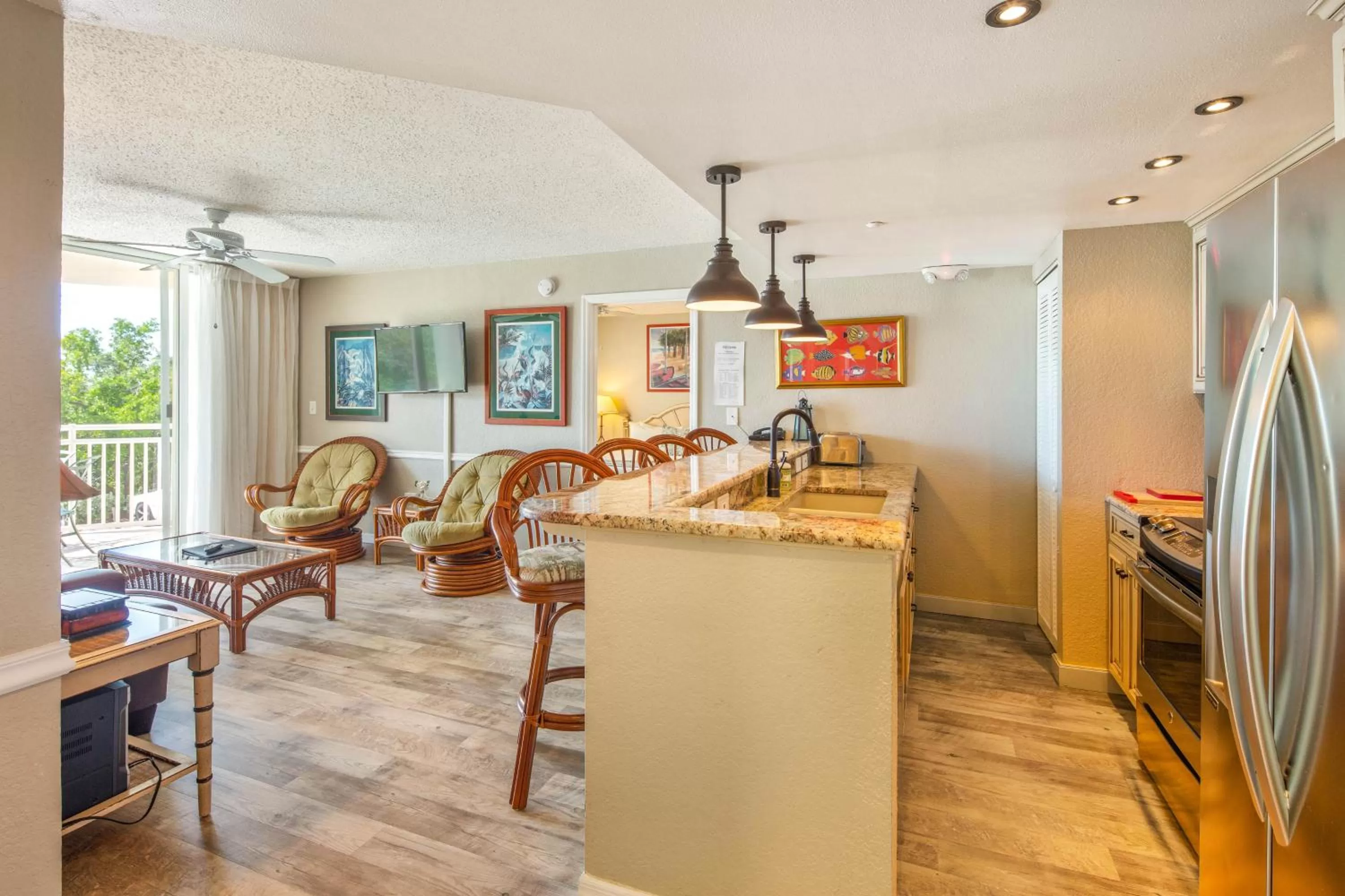 Restaurant/Places to Eat in Sunrise Suites Tahiti Suite #104