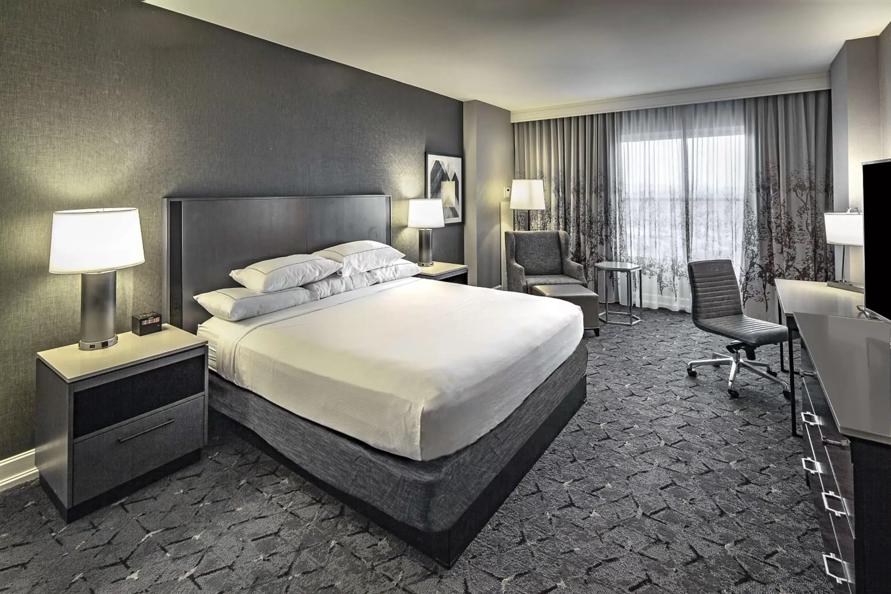 Bedroom, Bed in DoubleTree by Hilton Modesto