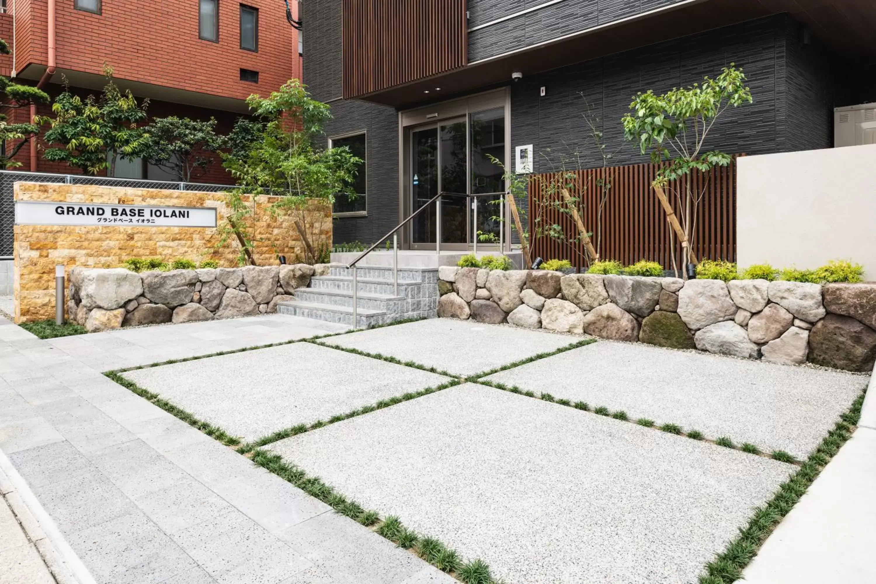 Facade/entrance in GRAND BASE Iolani