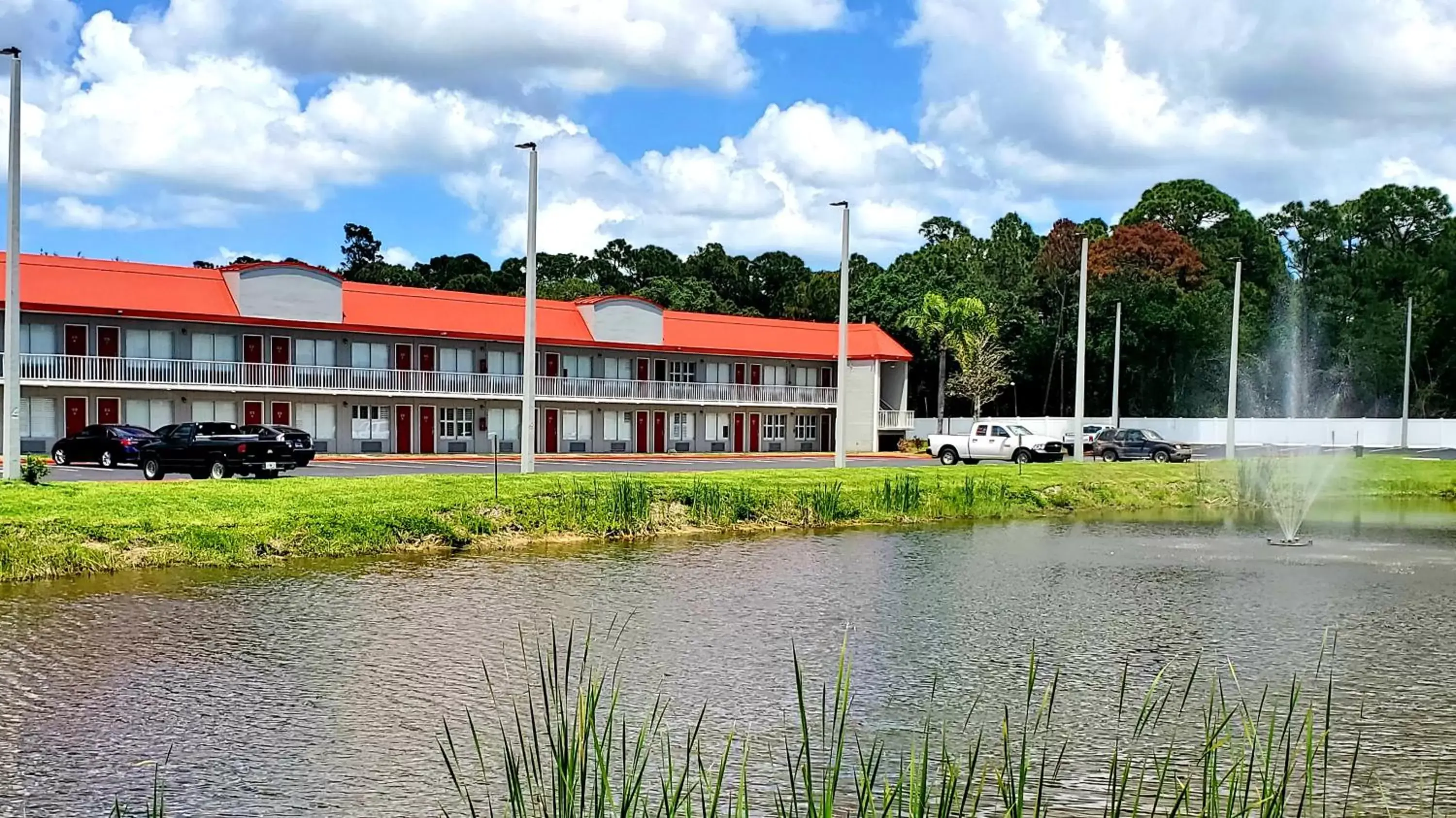 Property Building in Vero Beach Inn & Suites Vero Beach I-95